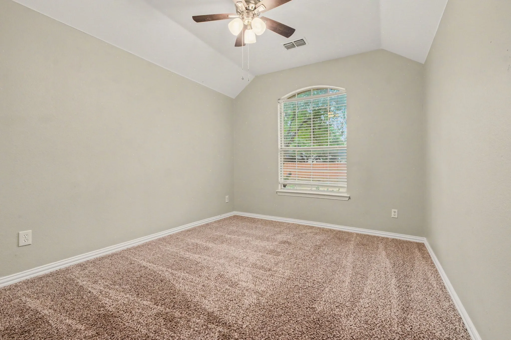 Single Family Residence For Sale in Collin County , 8412 Indianola Drive, Frisco, Texas 75033, 4 Bedroom, 2 Bathroom, 2 Garage spaces, 2,696 Sqft, built in 2000, mls#21404451, Real Estate Agent in Frisco, Homes For Sale in Collin county, Homes For Sale in Frisco, Realtor in Frisco Texas, Real Estate Brokerage Independent Realty Texas, Luminita Cordes Realtor