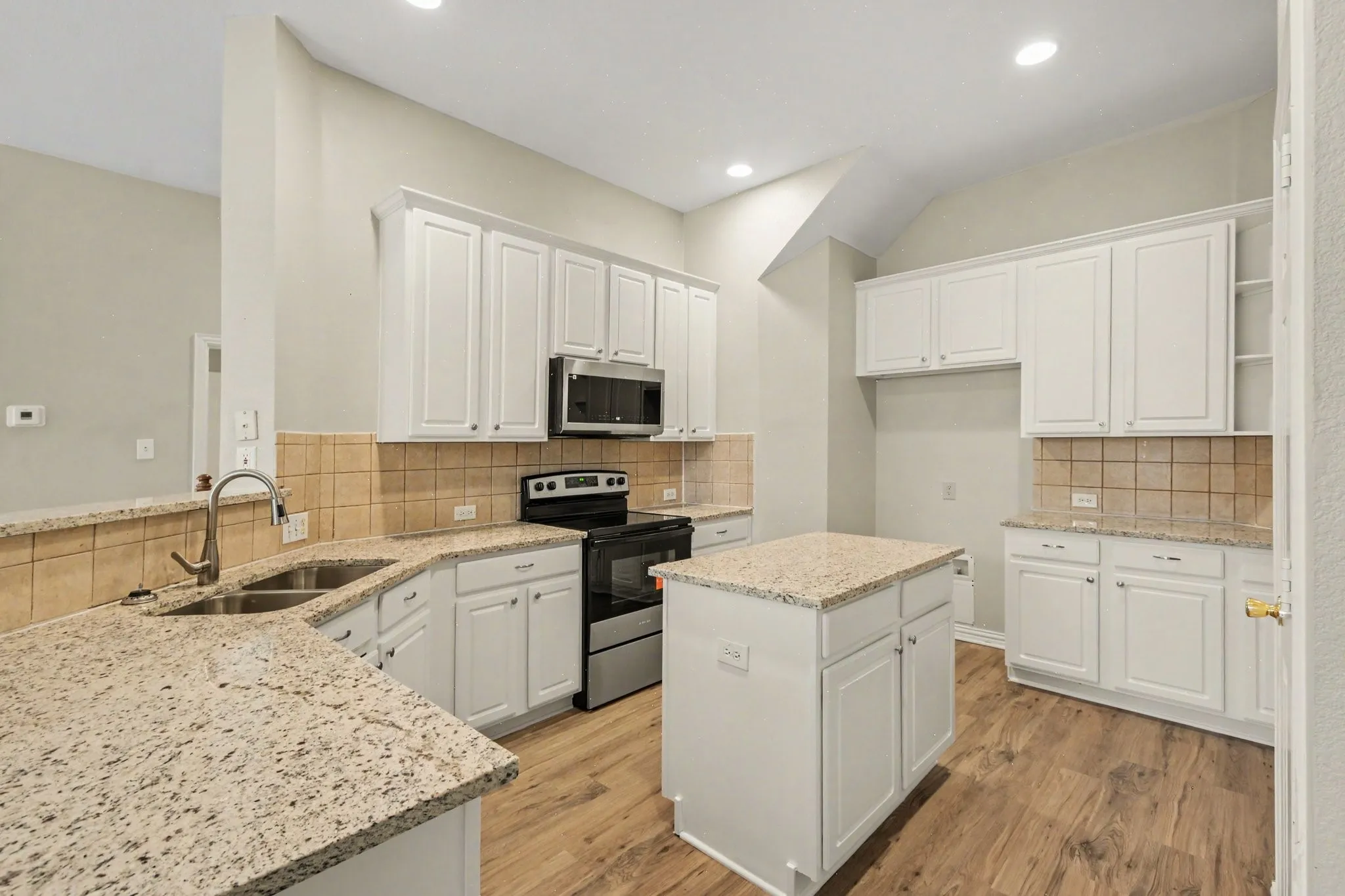 Single Family Residence For Sale in Collin County , 8412 Indianola Drive, Frisco, Texas 75033, 4 Bedroom, 2 Bathroom, 2 Garage spaces, 2,696 Sqft, built in 2000, mls#21404451, Real Estate Agent in Frisco, Homes For Sale in Collin county, Homes For Sale in Frisco, Realtor in Frisco Texas, Real Estate Brokerage Independent Realty Texas, Luminita Cordes Realtor