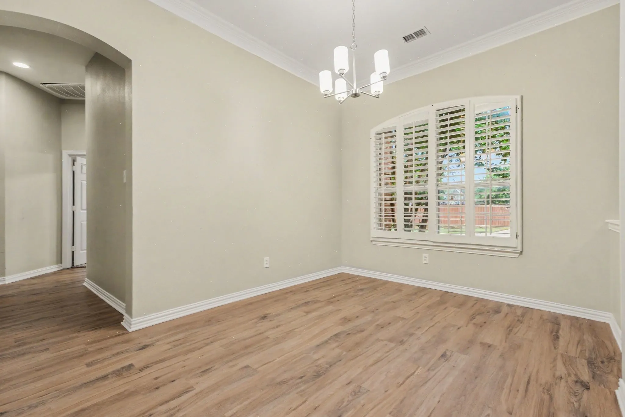 Single Family Residence For Sale in Collin County , 8412 Indianola Drive, Frisco, Texas 75033, 4 Bedroom, 2 Bathroom, 2 Garage spaces, 2,696 Sqft, built in 2000, mls#21404451, Real Estate Agent in Frisco, Homes For Sale in Collin county, Homes For Sale in Frisco, Realtor in Frisco Texas, Real Estate Brokerage Independent Realty Texas, Luminita Cordes Realtor