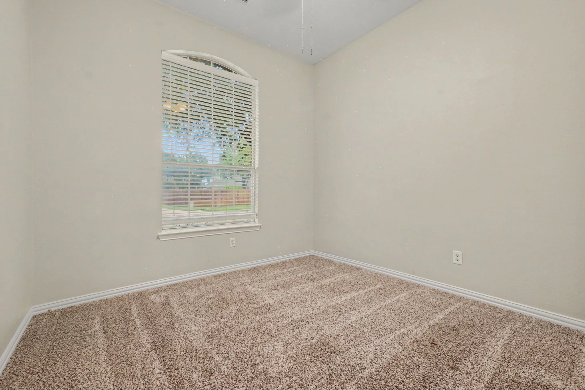 Single Family Residence For Sale in Collin County , 8412 Indianola Drive, Frisco, Texas 75033, 4 Bedroom, 2 Bathroom, 2 Garage spaces, 2,696 Sqft, built in 2000, mls#21404451, Real Estate Agent in Frisco, Homes For Sale in Collin county, Homes For Sale in Frisco, Realtor in Frisco Texas, Real Estate Brokerage Independent Realty Texas, Luminita Cordes Realtor