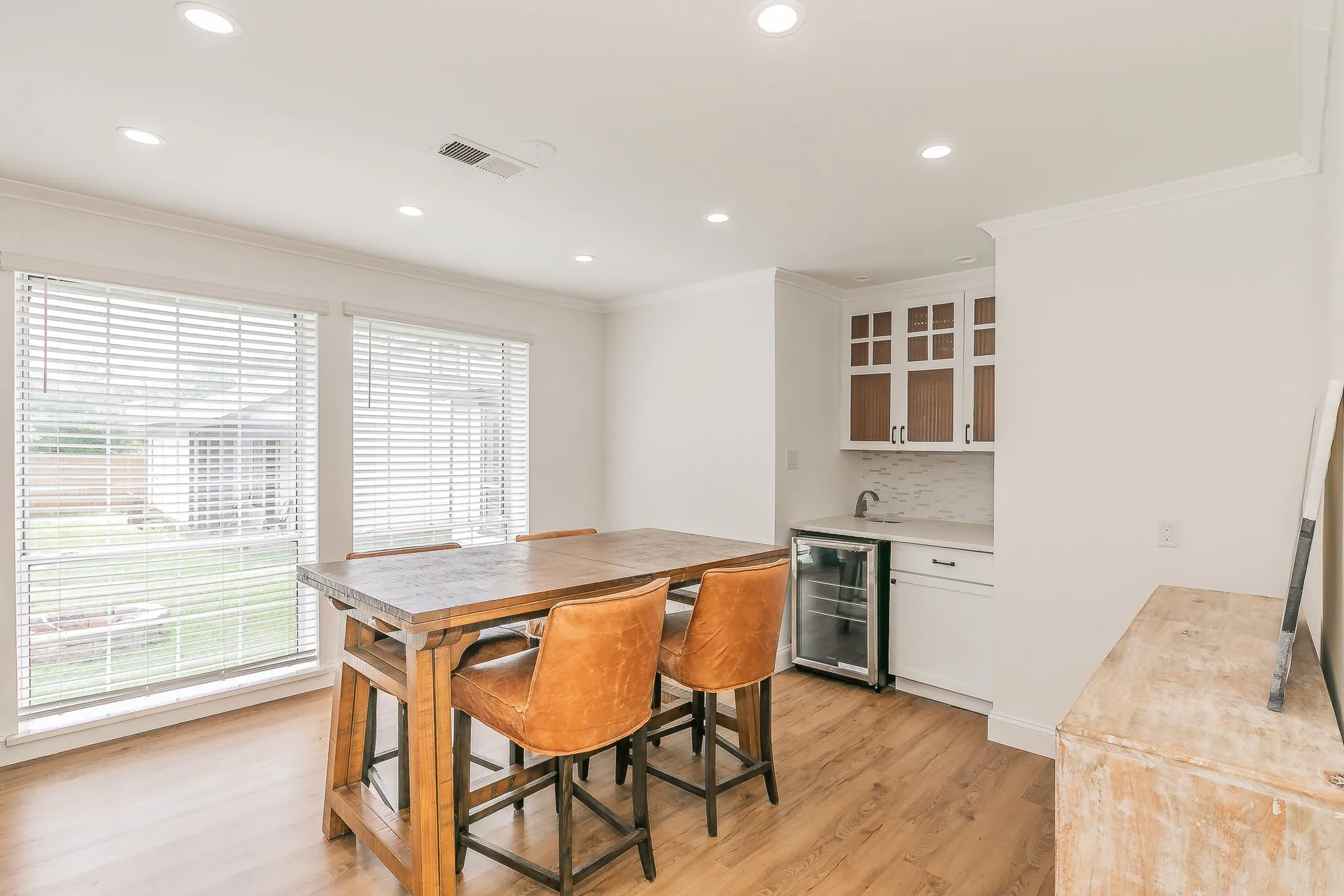 Single Family Residence For Rent in Tarrant County , 3909 Trail Lake Drive, Fort Worth, Texas 76109, 5 Bedroom, 4 Bathroom, 3 Garage spaces, 3,042 Sqft, built in 1949, mls#21404465, Real Estate Agent in Fort Worth, Homes For Rent in Tarrant county, Homes For Rent in Fort Worth, Realtor in Fort Worth Texas, Real Estate Brokerage Independent Realty Texas, Luminita Cordes Realtor