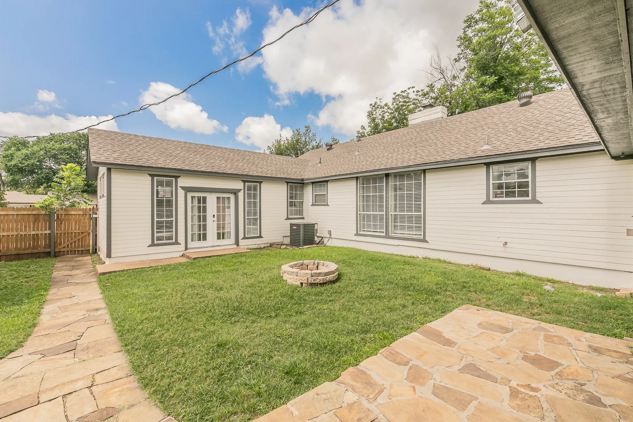 Single Family Residence For Rent in Tarrant County , 3909 Trail Lake Drive, Fort Worth, Texas 76109, 5 Bedroom, 4 Bathroom, 3 Garage spaces, 3,042 Sqft, built in 1949, mls#21404465, Real Estate Agent in Fort Worth, Homes For Rent in Tarrant county, Homes For Rent in Fort Worth, Realtor in Fort Worth Texas, Real Estate Brokerage Independent Realty Texas, Luminita Cordes Realtor