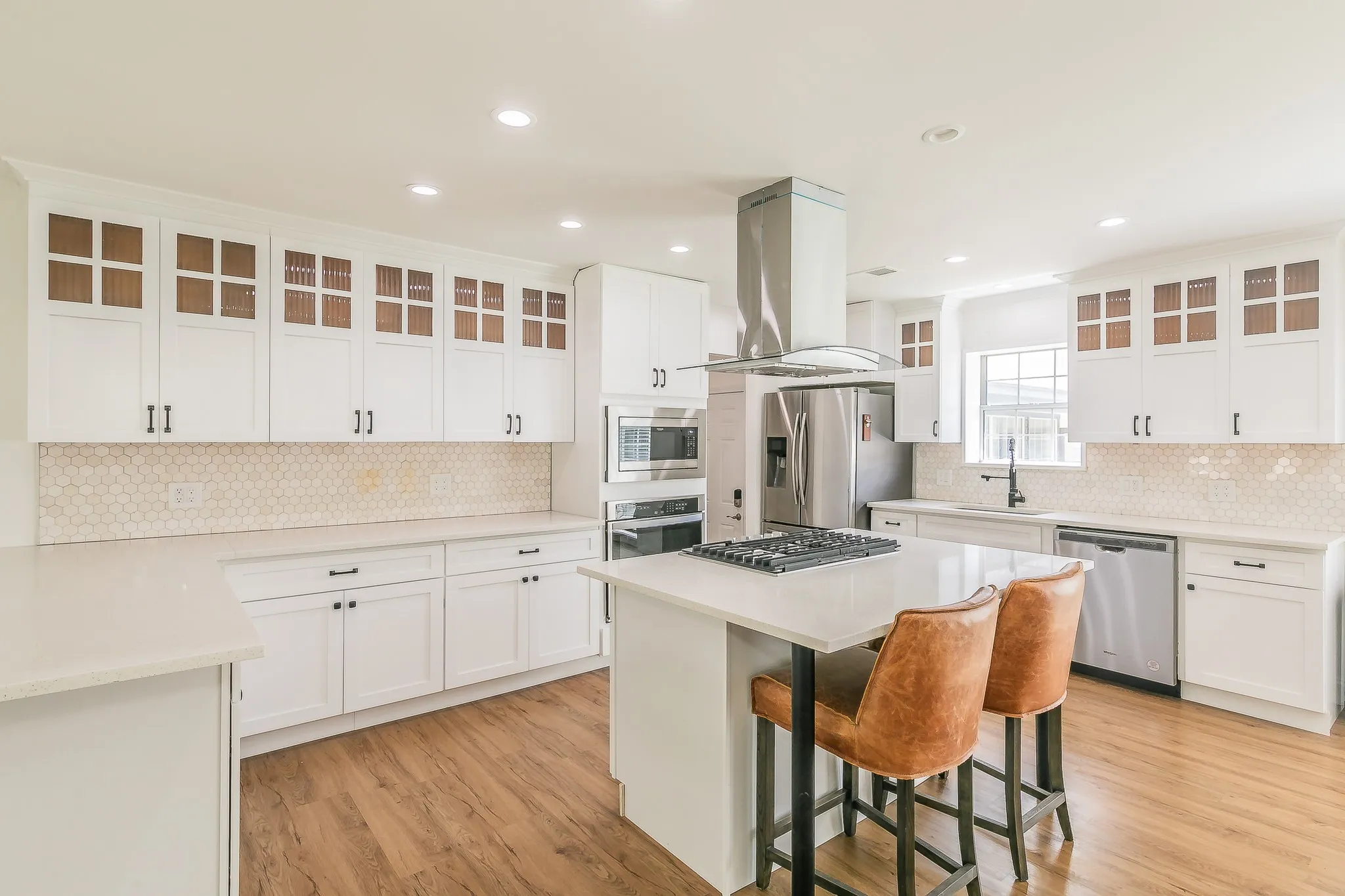 Single Family Residence For Rent in Tarrant County , 3909 Trail Lake Drive, Fort Worth, Texas 76109, 5 Bedroom, 4 Bathroom, 3 Garage spaces, 3,042 Sqft, built in 1949, mls#21404465, Real Estate Agent in Fort Worth, Homes For Rent in Tarrant county, Homes For Rent in Fort Worth, Realtor in Fort Worth Texas, Real Estate Brokerage Independent Realty Texas, Luminita Cordes Realtor