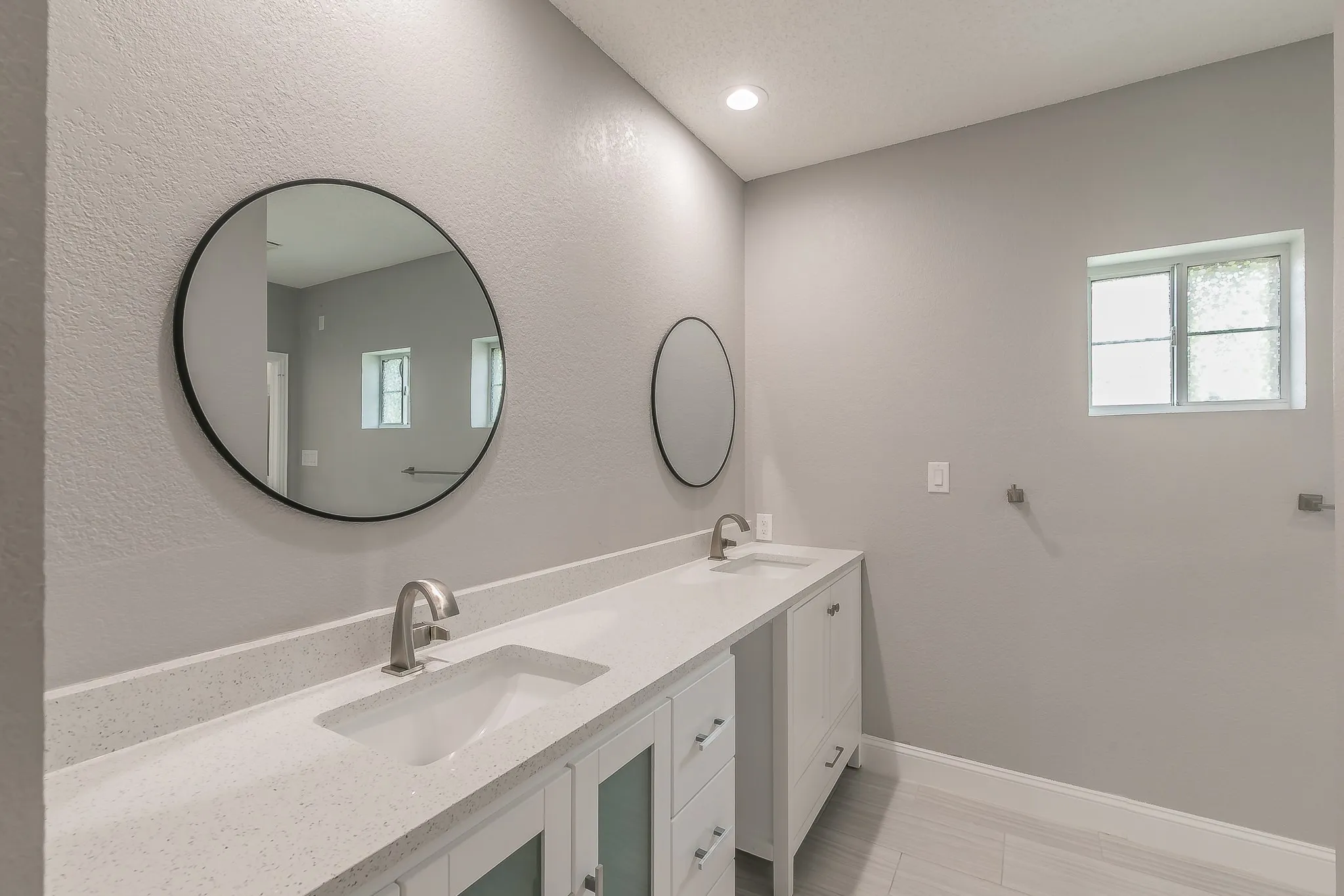 Single Family Residence For Rent in Tarrant County , 3909 Trail Lake Drive, Fort Worth, Texas 76109, 5 Bedroom, 4 Bathroom, 3 Garage spaces, 3,042 Sqft, built in 1949, mls#21404465, Real Estate Agent in Fort Worth, Homes For Rent in Tarrant county, Homes For Rent in Fort Worth, Realtor in Fort Worth Texas, Real Estate Brokerage Independent Realty Texas, Luminita Cordes Realtor