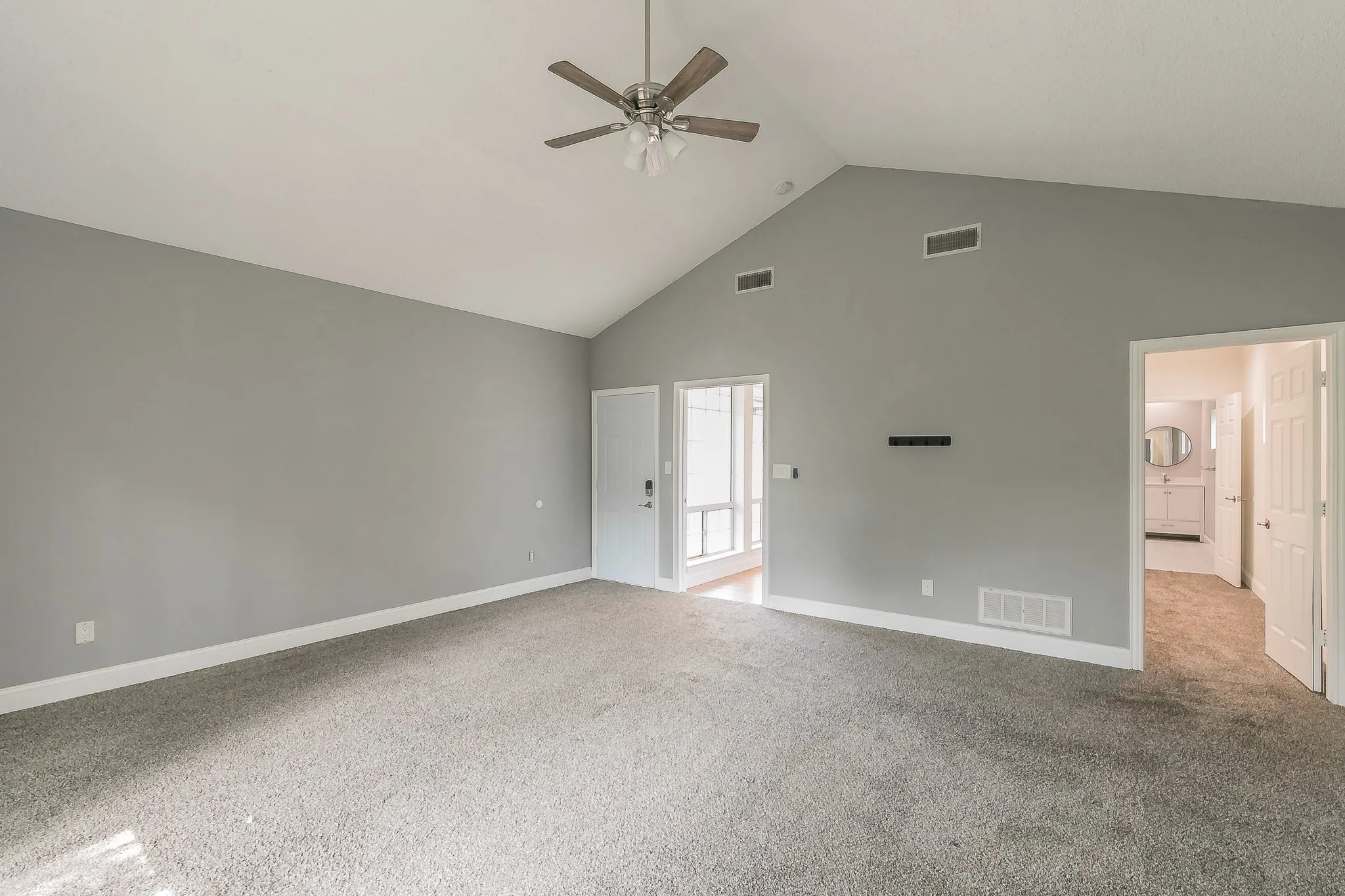 Single Family Residence For Rent in Tarrant County , 3909 Trail Lake Drive, Fort Worth, Texas 76109, 5 Bedroom, 4 Bathroom, 3 Garage spaces, 3,042 Sqft, built in 1949, mls#21404465, Real Estate Agent in Fort Worth, Homes For Rent in Tarrant county, Homes For Rent in Fort Worth, Realtor in Fort Worth Texas, Real Estate Brokerage Independent Realty Texas, Luminita Cordes Realtor