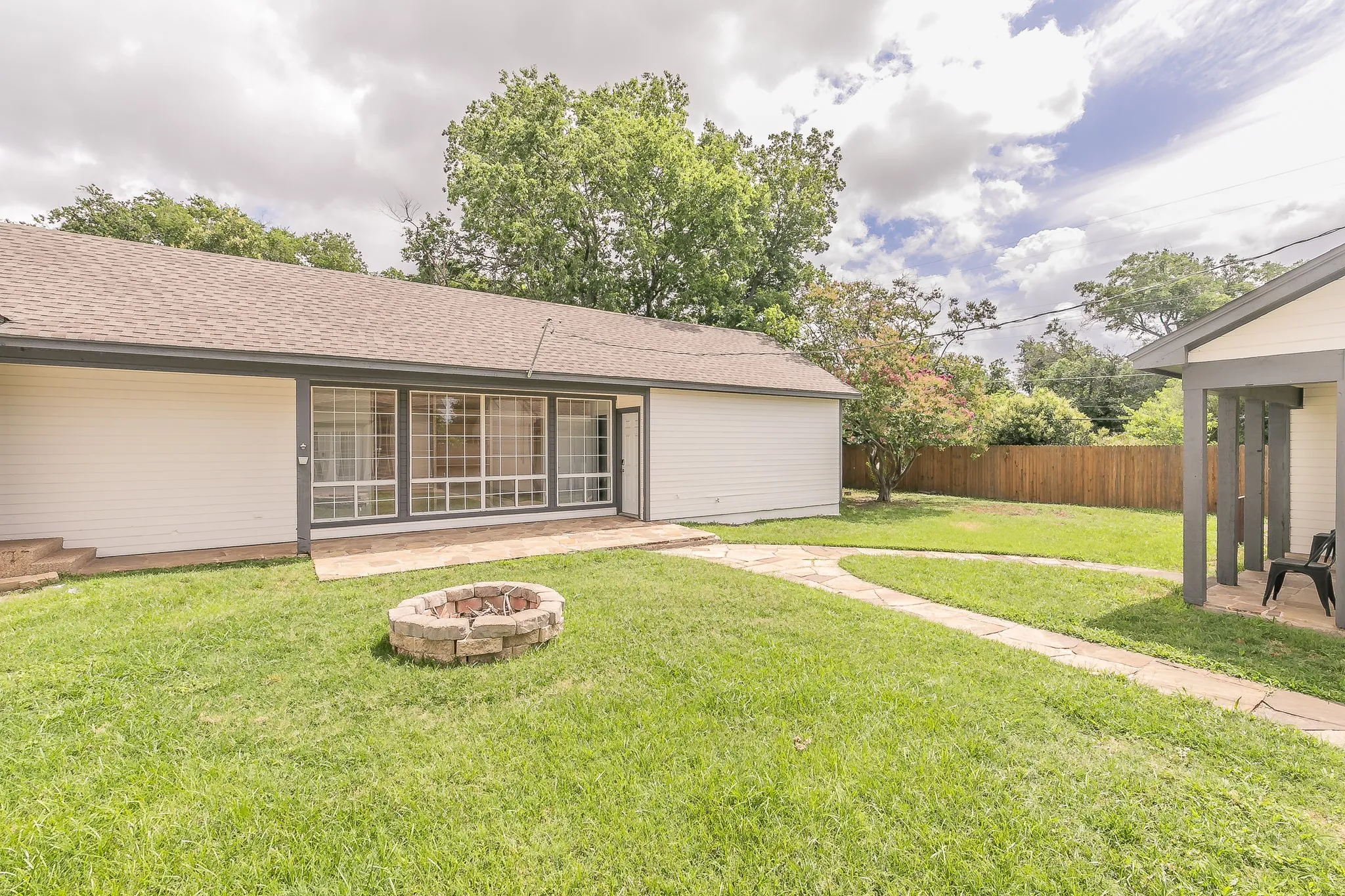 Single Family Residence For Rent in Tarrant County , 3909 Trail Lake Drive, Fort Worth, Texas 76109, 5 Bedroom, 4 Bathroom, 3 Garage spaces, 3,042 Sqft, built in 1949, mls#21404465, Real Estate Agent in Fort Worth, Homes For Rent in Tarrant county, Homes For Rent in Fort Worth, Realtor in Fort Worth Texas, Real Estate Brokerage Independent Realty Texas, Luminita Cordes Realtor