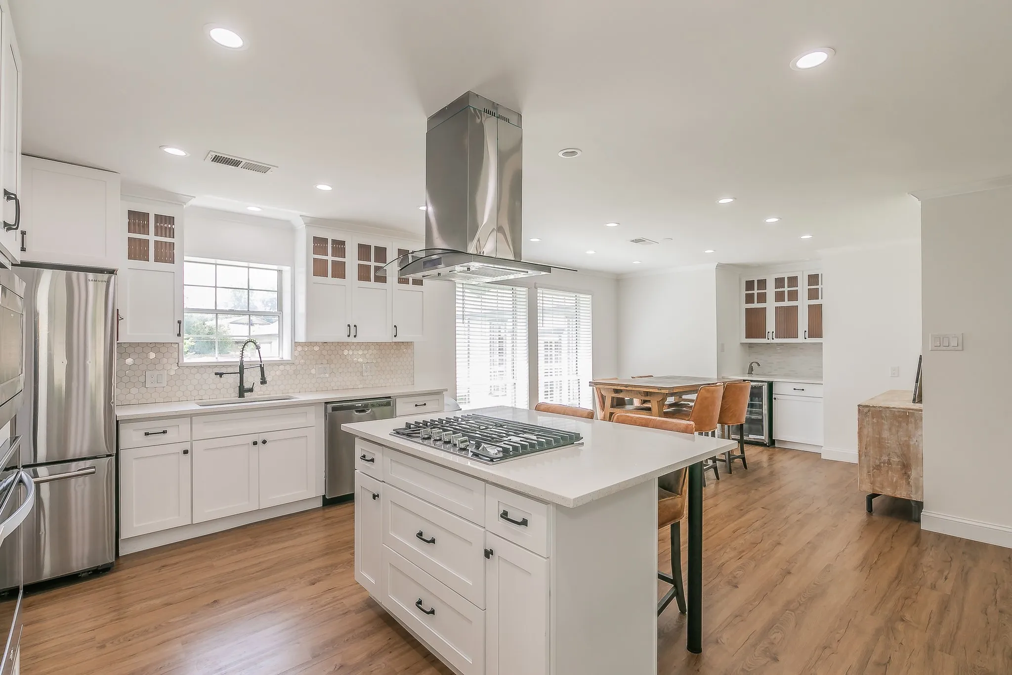 Single Family Residence For Rent in Tarrant County , 3909 Trail Lake Drive, Fort Worth, Texas 76109, 5 Bedroom, 4 Bathroom, 3 Garage spaces, 3,042 Sqft, built in 1949, mls#21404465, Real Estate Agent in Fort Worth, Homes For Rent in Tarrant county, Homes For Rent in Fort Worth, Realtor in Fort Worth Texas, Real Estate Brokerage Independent Realty Texas, Luminita Cordes Realtor