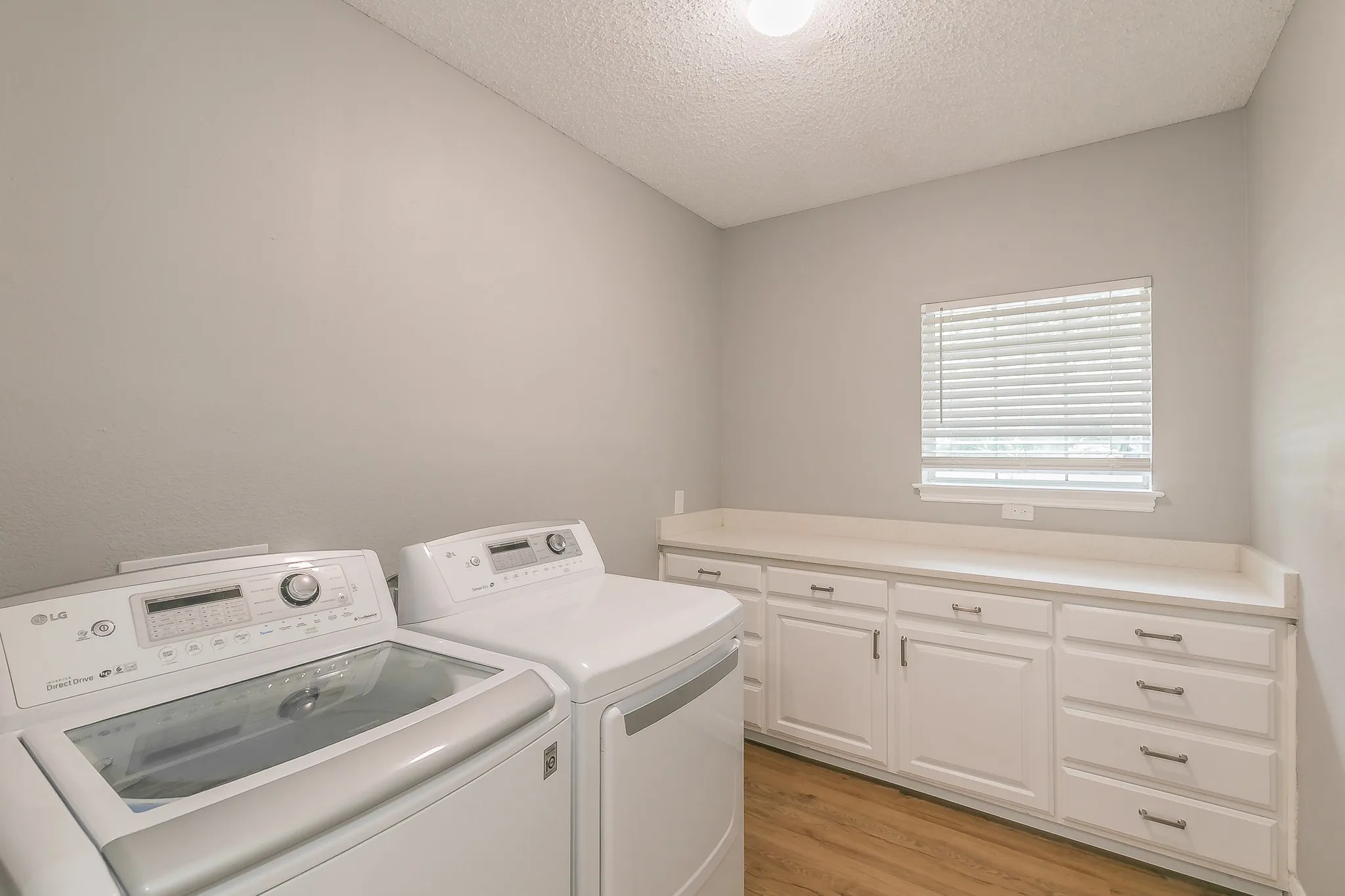 Single Family Residence For Rent in Tarrant County , 3909 Trail Lake Drive, Fort Worth, Texas 76109, 5 Bedroom, 4 Bathroom, 3 Garage spaces, 3,042 Sqft, built in 1949, mls#21404465, Real Estate Agent in Fort Worth, Homes For Rent in Tarrant county, Homes For Rent in Fort Worth, Realtor in Fort Worth Texas, Real Estate Brokerage Independent Realty Texas, Luminita Cordes Realtor