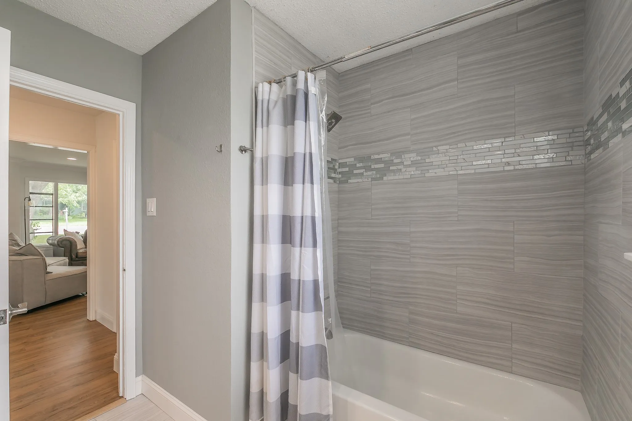 Single Family Residence For Rent in Tarrant County , 3909 Trail Lake Drive, Fort Worth, Texas 76109, 5 Bedroom, 4 Bathroom, 3 Garage spaces, 3,042 Sqft, built in 1949, mls#21404465, Real Estate Agent in Fort Worth, Homes For Rent in Tarrant county, Homes For Rent in Fort Worth, Realtor in Fort Worth Texas, Real Estate Brokerage Independent Realty Texas, Luminita Cordes Realtor