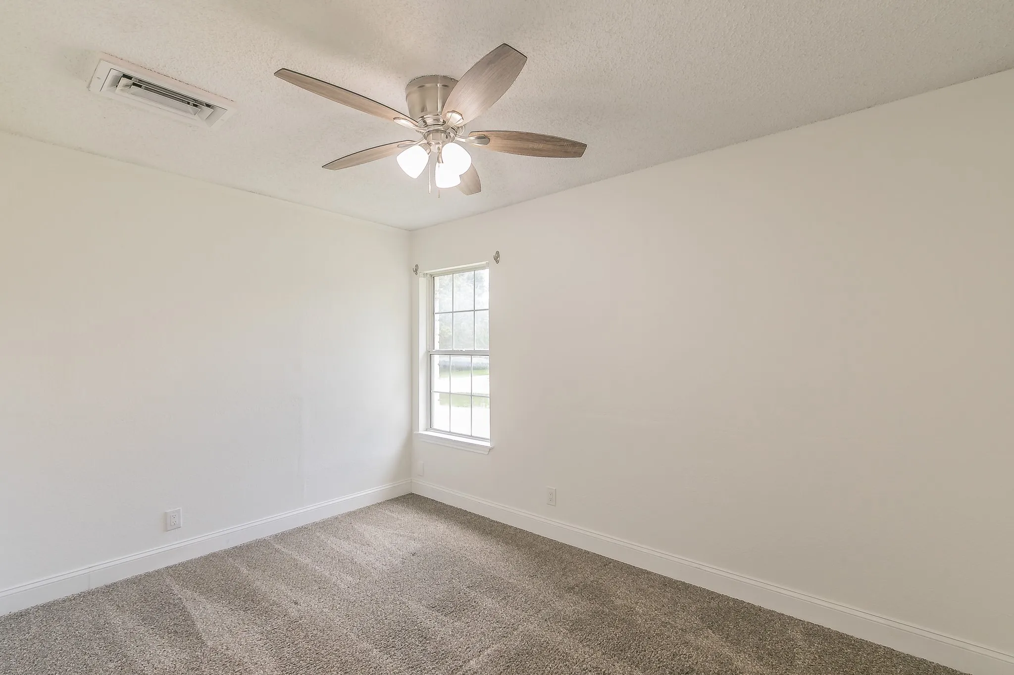 Single Family Residence For Rent in Tarrant County , 3909 Trail Lake Drive, Fort Worth, Texas 76109, 5 Bedroom, 4 Bathroom, 3 Garage spaces, 3,042 Sqft, built in 1949, mls#21404465, Real Estate Agent in Fort Worth, Homes For Rent in Tarrant county, Homes For Rent in Fort Worth, Realtor in Fort Worth Texas, Real Estate Brokerage Independent Realty Texas, Luminita Cordes Realtor