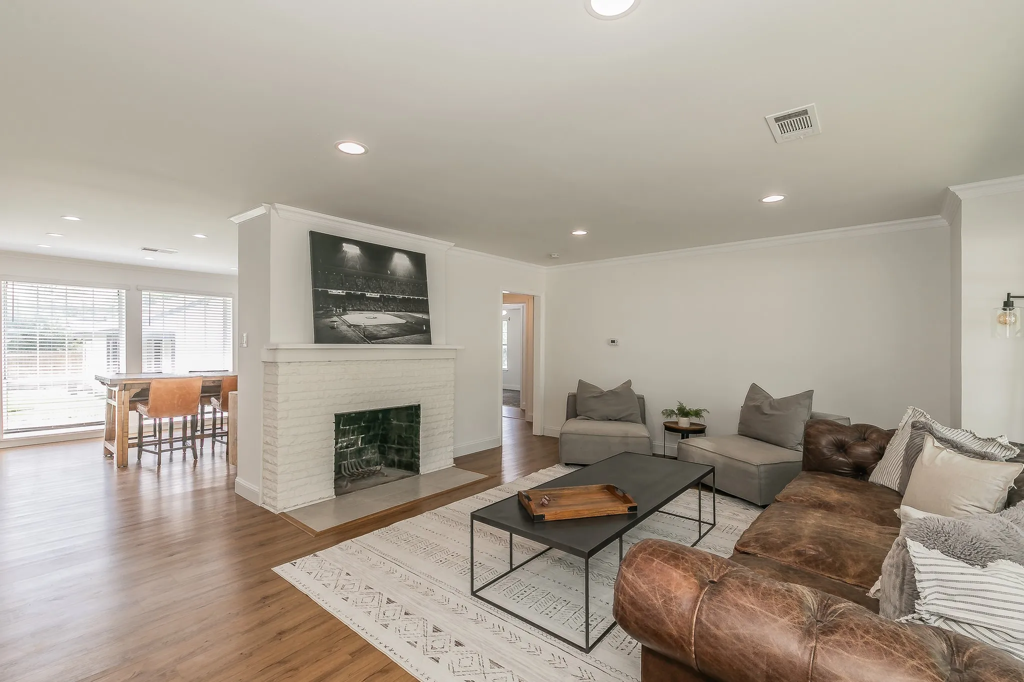 Single Family Residence For Rent in Tarrant County , 3909 Trail Lake Drive, Fort Worth, Texas 76109, 5 Bedroom, 4 Bathroom, 3 Garage spaces, 3,042 Sqft, built in 1949, mls#21404465, Real Estate Agent in Fort Worth, Homes For Rent in Tarrant county, Homes For Rent in Fort Worth, Realtor in Fort Worth Texas, Real Estate Brokerage Independent Realty Texas, Luminita Cordes Realtor