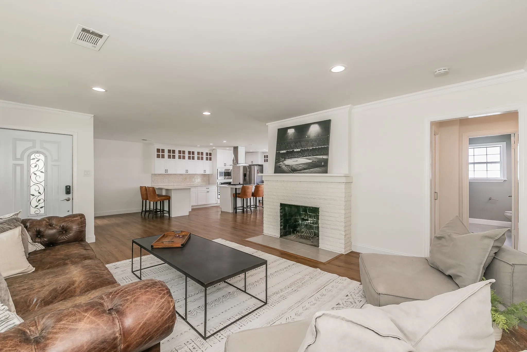 Single Family Residence For Rent in Tarrant County , 3909 Trail Lake Drive, Fort Worth, Texas 76109, 5 Bedroom, 4 Bathroom, 3 Garage spaces, 3,042 Sqft, built in 1949, mls#21404465, Real Estate Agent in Fort Worth, Homes For Rent in Tarrant county, Homes For Rent in Fort Worth, Realtor in Fort Worth Texas, Real Estate Brokerage Independent Realty Texas, Luminita Cordes Realtor