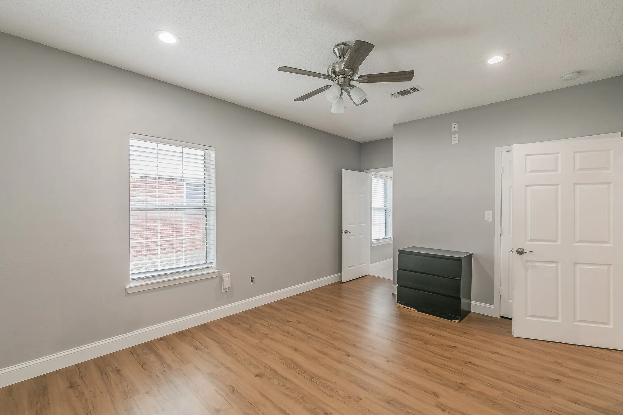 Single Family Residence For Rent in Tarrant County , 3909 Trail Lake Drive, Fort Worth, Texas 76109, 5 Bedroom, 4 Bathroom, 3 Garage spaces, 3,042 Sqft, built in 1949, mls#21404465, Real Estate Agent in Fort Worth, Homes For Rent in Tarrant county, Homes For Rent in Fort Worth, Realtor in Fort Worth Texas, Real Estate Brokerage Independent Realty Texas, Luminita Cordes Realtor