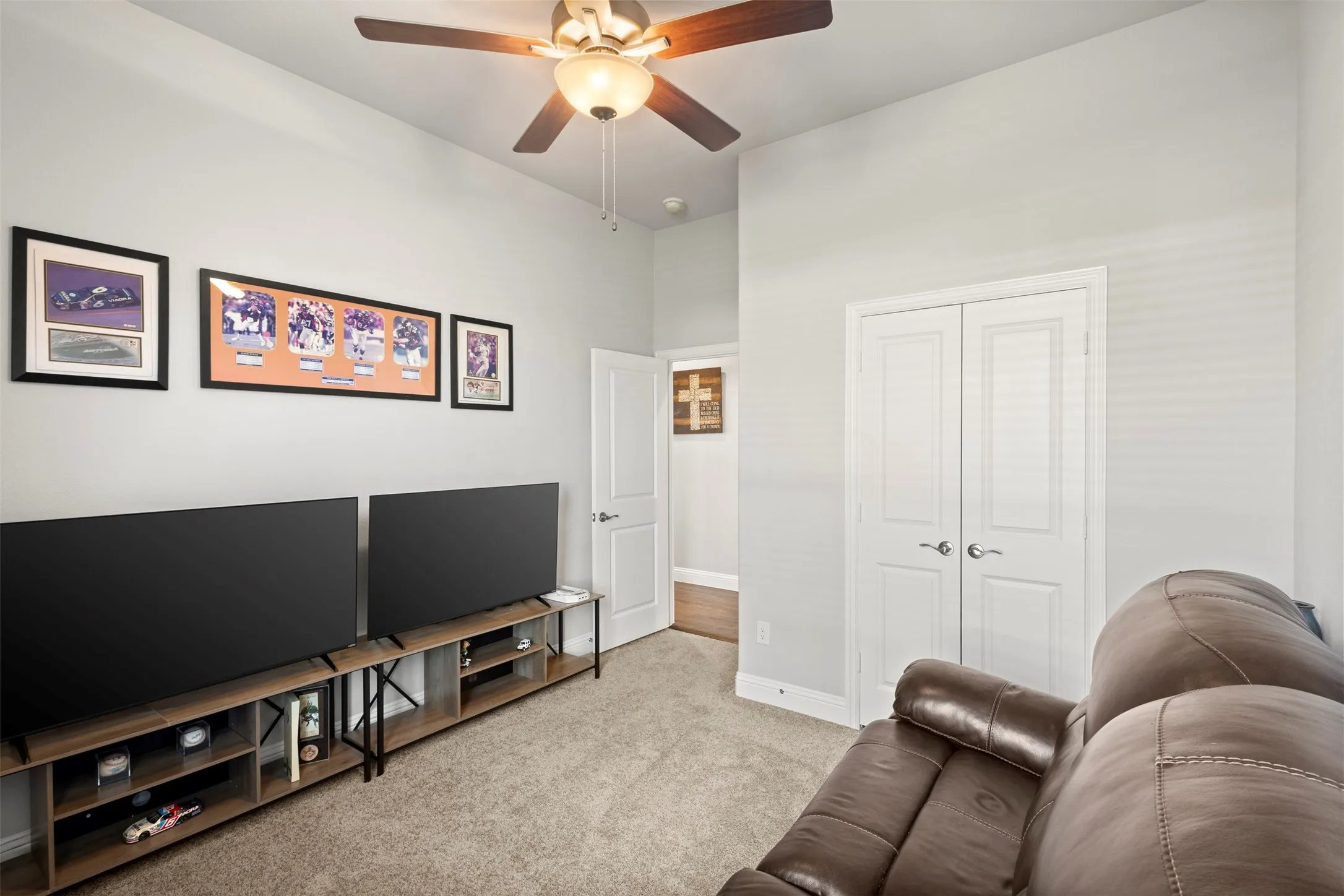 Single Family Residence For Sale in Ellis County , 121 Muscogee Drive, Waxahachie, Texas 75165, 4 Bedroom, 3 Bathroom, 3 Garage spaces, 2,796 Sqft, built in 2023, mls#21401044, Real Estate Agent in Waxahachie, Homes For Sale in Ellis county, Homes For Sale in Waxahachie, Realtor in Waxahachie Texas, Real Estate Brokerage Independent Realty Texas, Luminita Cordes Realtor