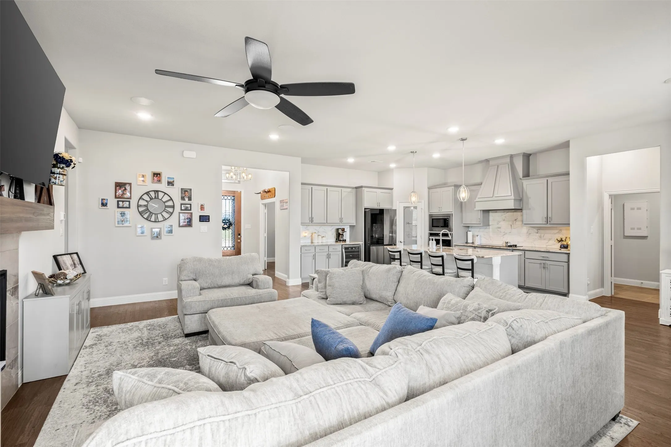 Single Family Residence For Sale in Ellis County , 121 Muscogee Drive, Waxahachie, Texas 75165, 4 Bedroom, 3 Bathroom, 3 Garage spaces, 2,796 Sqft, built in 2023, mls#21401044, Real Estate Agent in Waxahachie, Homes For Sale in Ellis county, Homes For Sale in Waxahachie, Realtor in Waxahachie Texas, Real Estate Brokerage Independent Realty Texas, Luminita Cordes Realtor