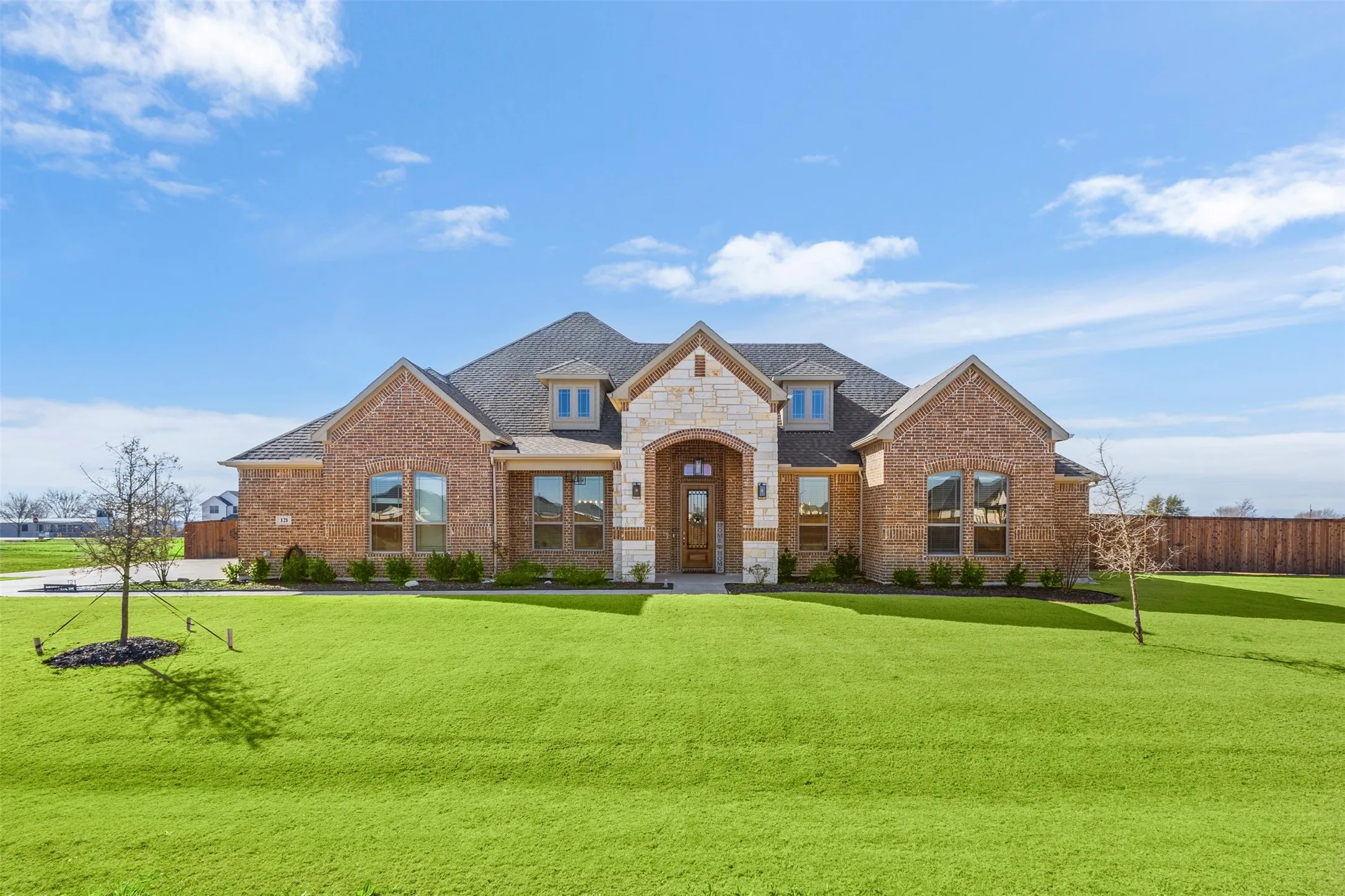 Single Family Residence For Sale in Ellis County , 121 Muscogee Drive, Waxahachie, Texas 75165, 4 Bedroom, 3 Bathroom, 3 Garage spaces, 2,796 Sqft, built in 2023, mls#21401044, Real Estate Agent in Waxahachie, Homes For Sale in Ellis county, Homes For Sale in Waxahachie, Realtor in Waxahachie Texas, Real Estate Brokerage Independent Realty Texas, Luminita Cordes Realtor
