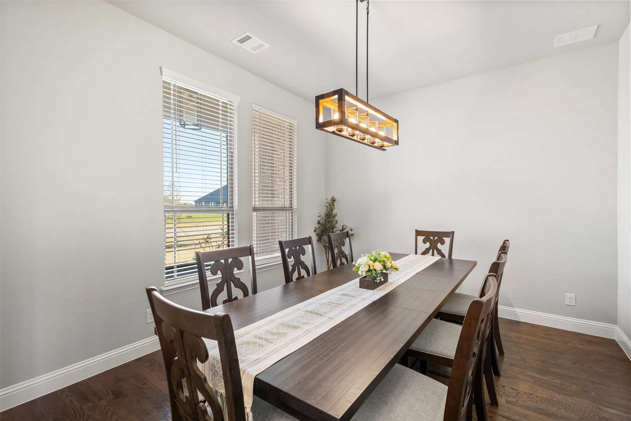 Single Family Residence For Sale in Ellis County , 121 Muscogee Drive, Waxahachie, Texas 75165, 4 Bedroom, 3 Bathroom, 3 Garage spaces, 2,796 Sqft, built in 2023, mls#21401044, Real Estate Agent in Waxahachie, Homes For Sale in Ellis county, Homes For Sale in Waxahachie, Realtor in Waxahachie Texas, Real Estate Brokerage Independent Realty Texas, Luminita Cordes Realtor