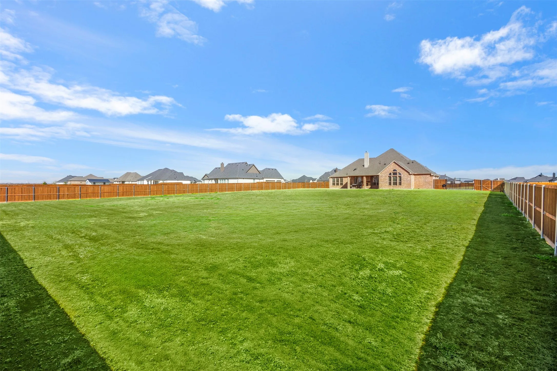 Single Family Residence For Sale in Ellis County , 121 Muscogee Drive, Waxahachie, Texas 75165, 4 Bedroom, 3 Bathroom, 3 Garage spaces, 2,796 Sqft, built in 2023, mls#21401044, Real Estate Agent in Waxahachie, Homes For Sale in Ellis county, Homes For Sale in Waxahachie, Realtor in Waxahachie Texas, Real Estate Brokerage Independent Realty Texas, Luminita Cordes Realtor