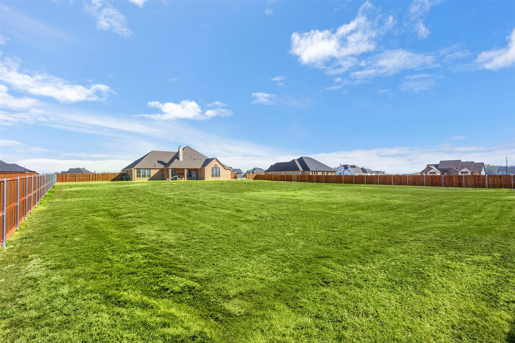 Single Family Residence For Sale in Ellis County , 121 Muscogee Drive, Waxahachie, Texas 75165, 4 Bedroom, 3 Bathroom, 3 Garage spaces, 2,796 Sqft, built in 2023, mls#21401044, Real Estate Agent in Waxahachie, Homes For Sale in Ellis county, Homes For Sale in Waxahachie, Realtor in Waxahachie Texas, Real Estate Brokerage Independent Realty Texas, Luminita Cordes Realtor