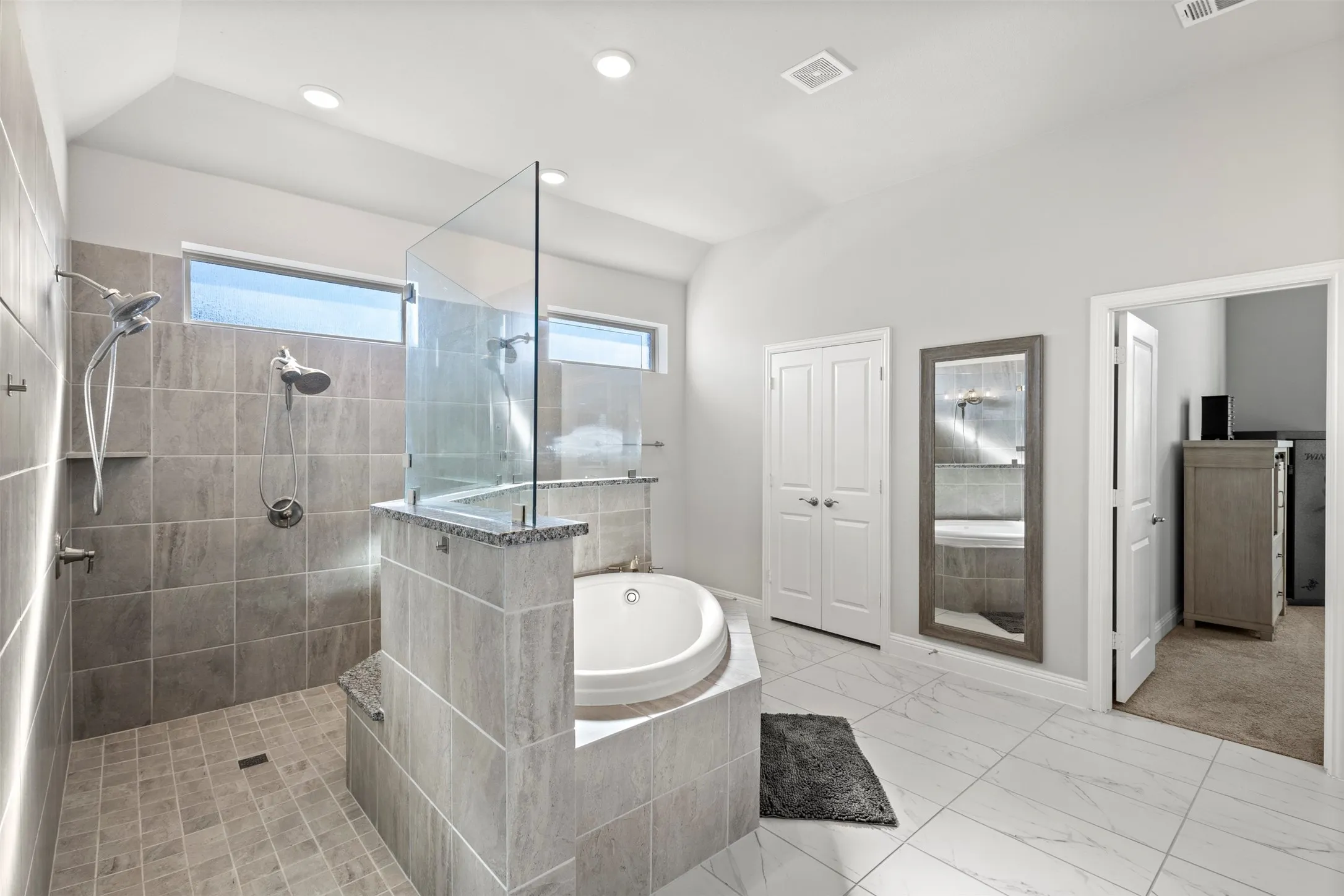 Single Family Residence For Sale in Ellis County , 121 Muscogee Drive, Waxahachie, Texas 75165, 4 Bedroom, 3 Bathroom, 3 Garage spaces, 2,796 Sqft, built in 2023, mls#21401044, Real Estate Agent in Waxahachie, Homes For Sale in Ellis county, Homes For Sale in Waxahachie, Realtor in Waxahachie Texas, Real Estate Brokerage Independent Realty Texas, Luminita Cordes Realtor