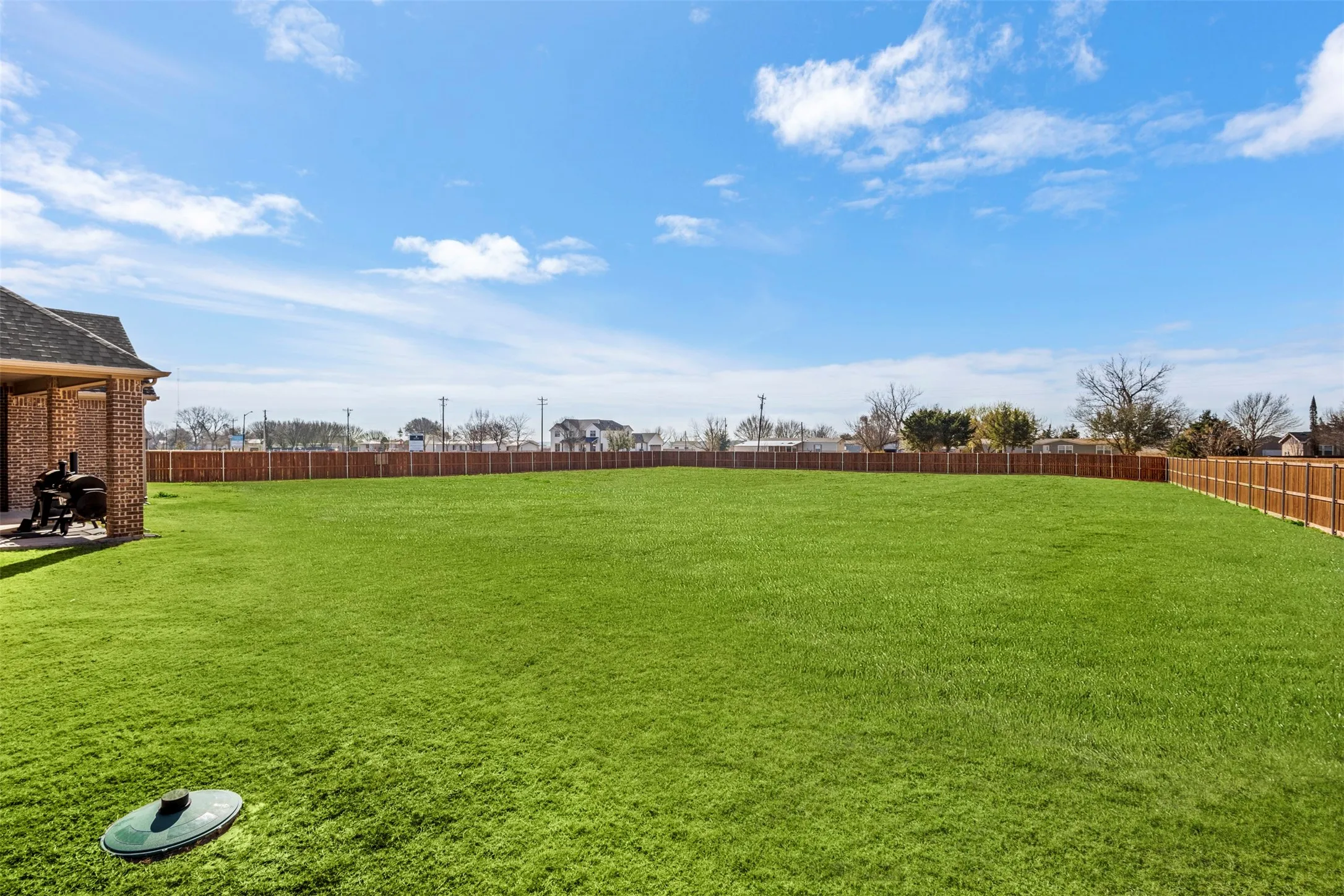 Single Family Residence For Sale in Ellis County , 121 Muscogee Drive, Waxahachie, Texas 75165, 4 Bedroom, 3 Bathroom, 3 Garage spaces, 2,796 Sqft, built in 2023, mls#21401044, Real Estate Agent in Waxahachie, Homes For Sale in Ellis county, Homes For Sale in Waxahachie, Realtor in Waxahachie Texas, Real Estate Brokerage Independent Realty Texas, Luminita Cordes Realtor
