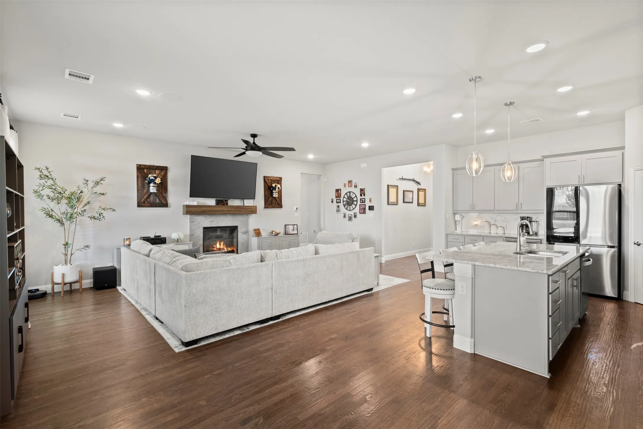 Single Family Residence For Sale in Ellis County , 121 Muscogee Drive, Waxahachie, Texas 75165, 4 Bedroom, 3 Bathroom, 3 Garage spaces, 2,796 Sqft, built in 2023, mls#21401044, Real Estate Agent in Waxahachie, Homes For Sale in Ellis county, Homes For Sale in Waxahachie, Realtor in Waxahachie Texas, Real Estate Brokerage Independent Realty Texas, Luminita Cordes Realtor