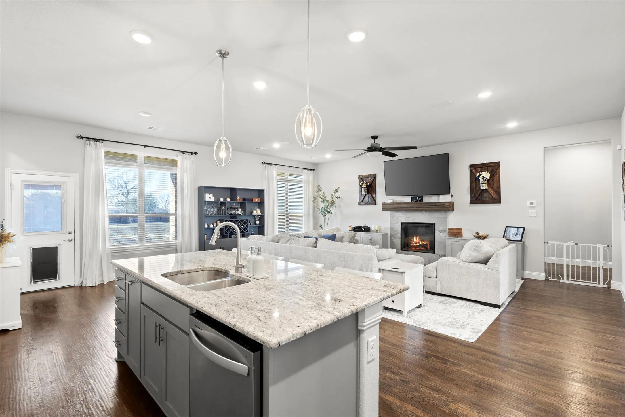 Single Family Residence For Sale in Ellis County , 121 Muscogee Drive, Waxahachie, Texas 75165, 4 Bedroom, 3 Bathroom, 3 Garage spaces, 2,796 Sqft, built in 2023, mls#21401044, Real Estate Agent in Waxahachie, Homes For Sale in Ellis county, Homes For Sale in Waxahachie, Realtor in Waxahachie Texas, Real Estate Brokerage Independent Realty Texas, Luminita Cordes Realtor