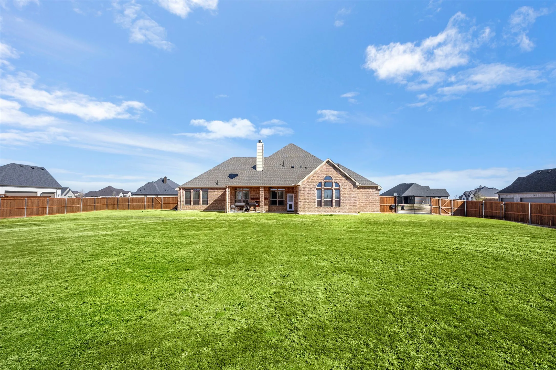Single Family Residence For Sale in Ellis County , 121 Muscogee Drive, Waxahachie, Texas 75165, 4 Bedroom, 3 Bathroom, 3 Garage spaces, 2,796 Sqft, built in 2023, mls#21401044, Real Estate Agent in Waxahachie, Homes For Sale in Ellis county, Homes For Sale in Waxahachie, Realtor in Waxahachie Texas, Real Estate Brokerage Independent Realty Texas, Luminita Cordes Realtor