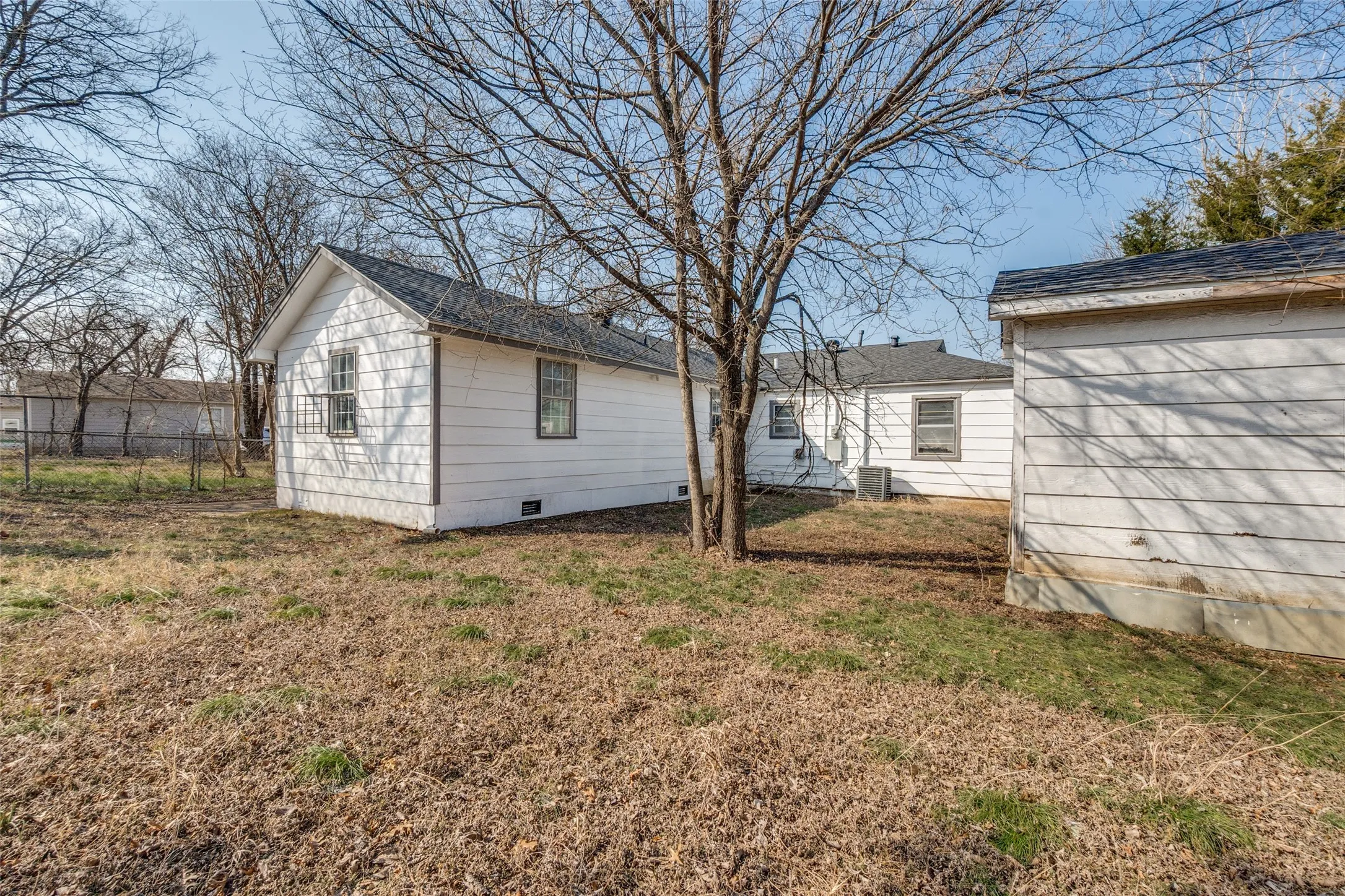 Single Family Residence For Sale in Dallas County , 3455 Kellogg Avenue, Dallas, Texas 75216, 4 Bedroom, 2 Bathroom, Garage spaces, 1,633 Sqft, built in 1950, mls#21404300, Real Estate Agent in Dallas, Homes For Sale in Dallas county, Homes For Sale in Dallas, Realtor in Dallas Texas, Real Estate Brokerage Independent Realty Texas, Luminita Cordes Realtor