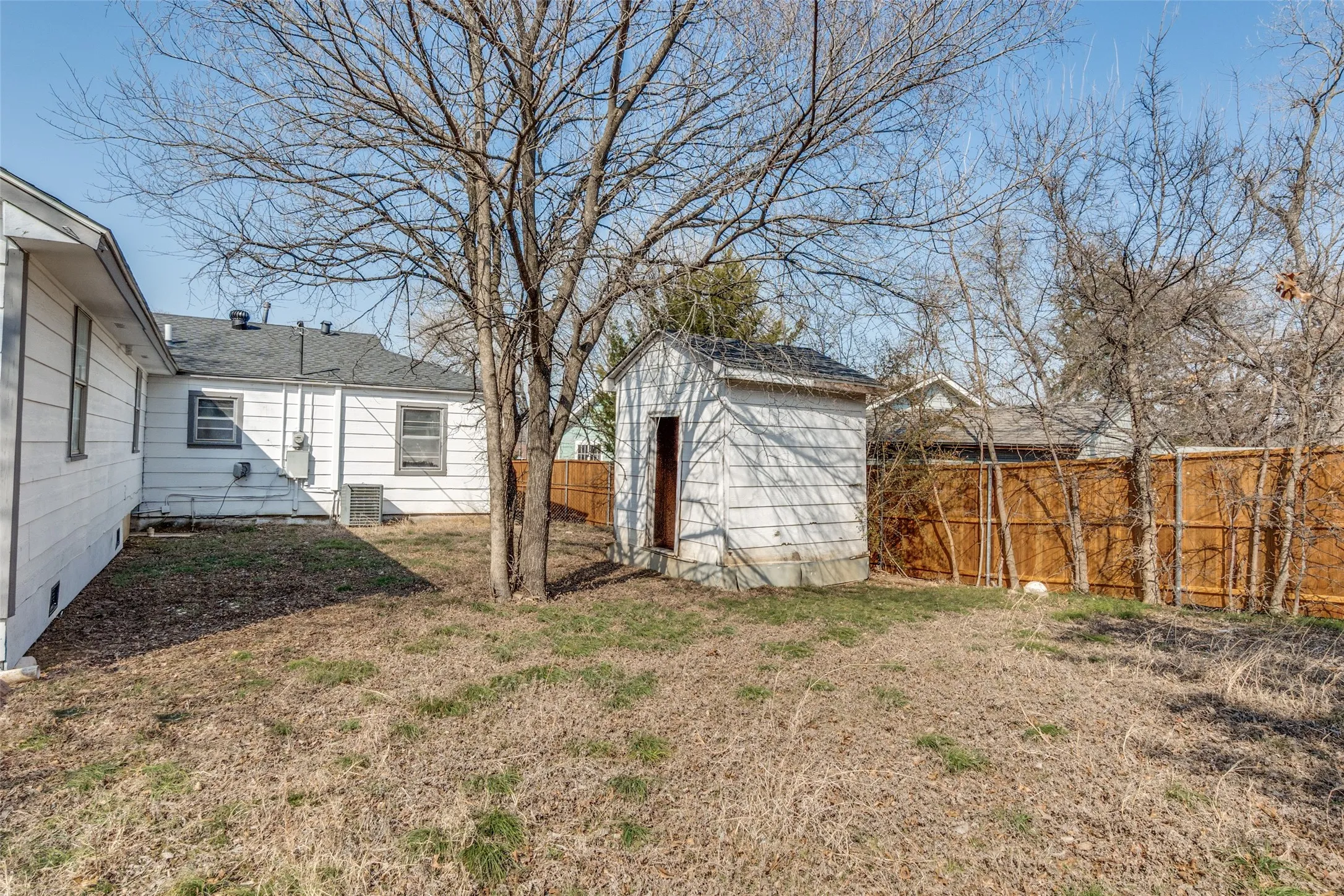 Single Family Residence For Sale in Dallas County , 3455 Kellogg Avenue, Dallas, Texas 75216, 4 Bedroom, 2 Bathroom, Garage spaces, 1,633 Sqft, built in 1950, mls#21404300, Real Estate Agent in Dallas, Homes For Sale in Dallas county, Homes For Sale in Dallas, Realtor in Dallas Texas, Real Estate Brokerage Independent Realty Texas, Luminita Cordes Realtor
