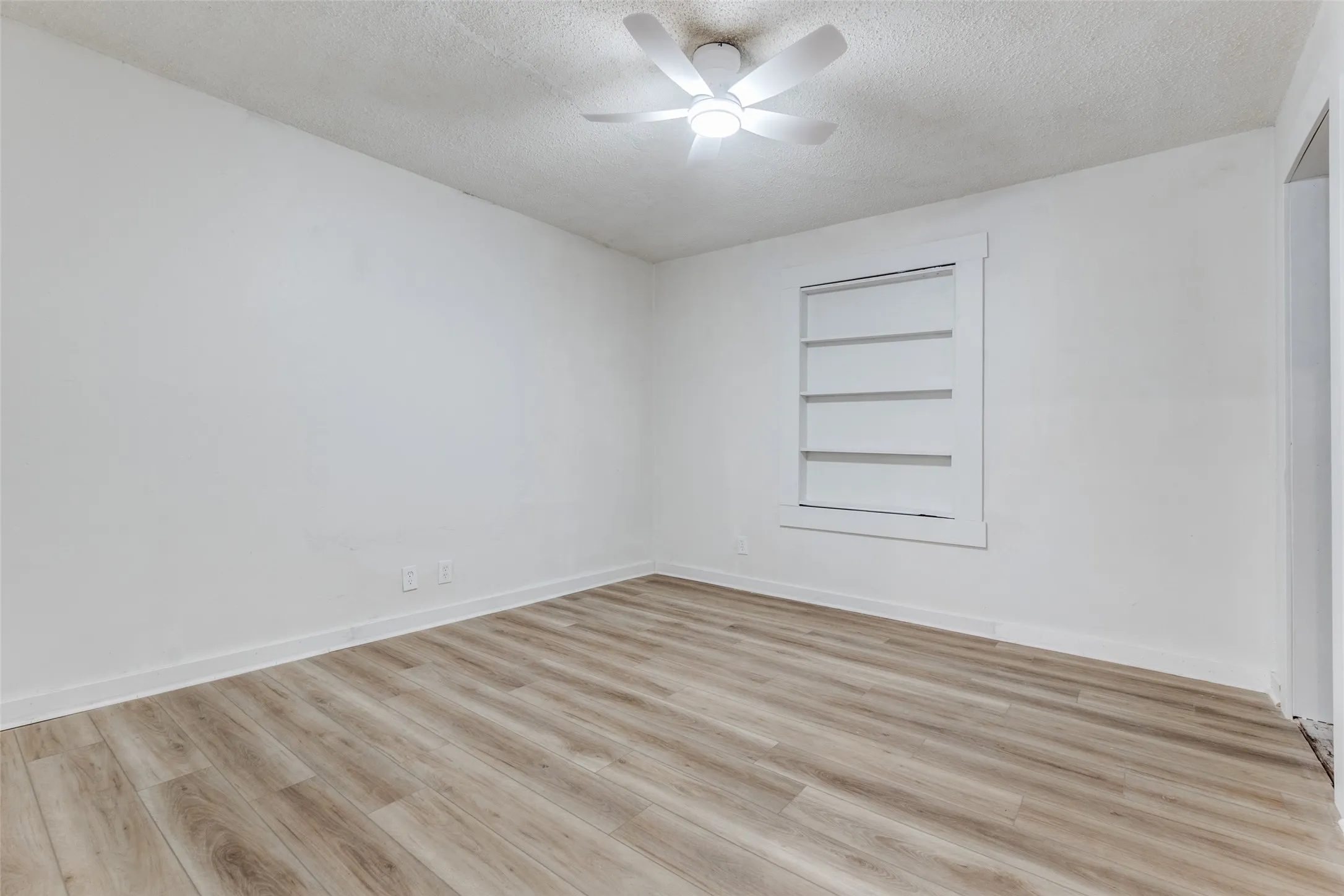 Single Family Residence For Sale in Dallas County , 3455 Kellogg Avenue, Dallas, Texas 75216, 4 Bedroom, 2 Bathroom, Garage spaces, 1,633 Sqft, built in 1950, mls#21404300, Real Estate Agent in Dallas, Homes For Sale in Dallas county, Homes For Sale in Dallas, Realtor in Dallas Texas, Real Estate Brokerage Independent Realty Texas, Luminita Cordes Realtor