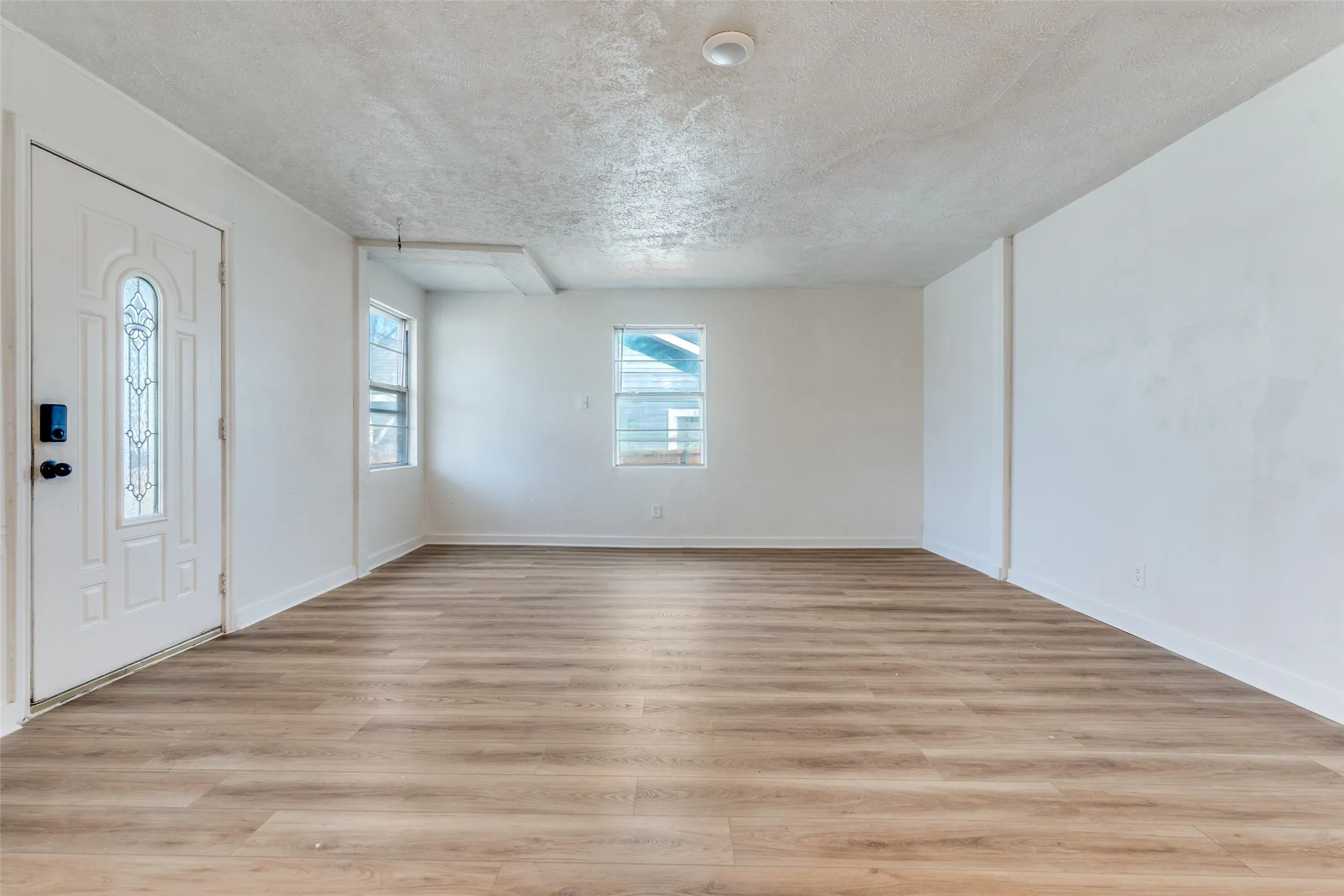 Single Family Residence For Sale in Dallas County , 3455 Kellogg Avenue, Dallas, Texas 75216, 4 Bedroom, 2 Bathroom, Garage spaces, 1,633 Sqft, built in 1950, mls#21404300, Real Estate Agent in Dallas, Homes For Sale in Dallas county, Homes For Sale in Dallas, Realtor in Dallas Texas, Real Estate Brokerage Independent Realty Texas, Luminita Cordes Realtor