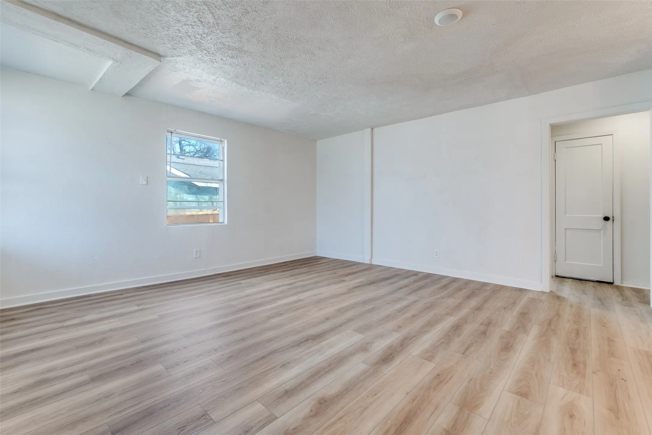 Single Family Residence For Sale in Dallas County , 3455 Kellogg Avenue, Dallas, Texas 75216, 4 Bedroom, 2 Bathroom, Garage spaces, 1,633 Sqft, built in 1950, mls#21404300, Real Estate Agent in Dallas, Homes For Sale in Dallas county, Homes For Sale in Dallas, Realtor in Dallas Texas, Real Estate Brokerage Independent Realty Texas, Luminita Cordes Realtor