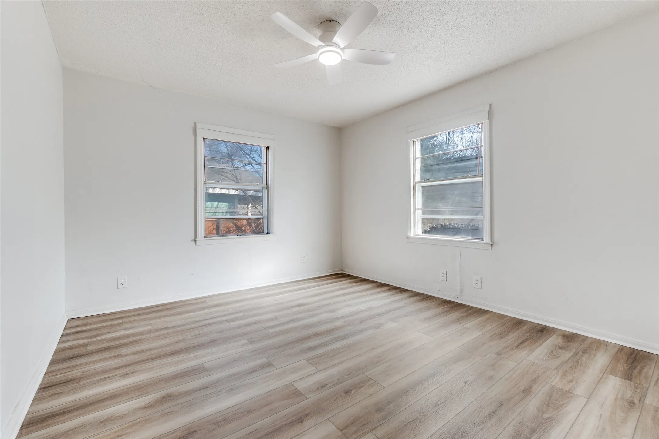 Single Family Residence For Sale in Dallas County , 3455 Kellogg Avenue, Dallas, Texas 75216, 4 Bedroom, 2 Bathroom, Garage spaces, 1,633 Sqft, built in 1950, mls#21404300, Real Estate Agent in Dallas, Homes For Sale in Dallas county, Homes For Sale in Dallas, Realtor in Dallas Texas, Real Estate Brokerage Independent Realty Texas, Luminita Cordes Realtor
