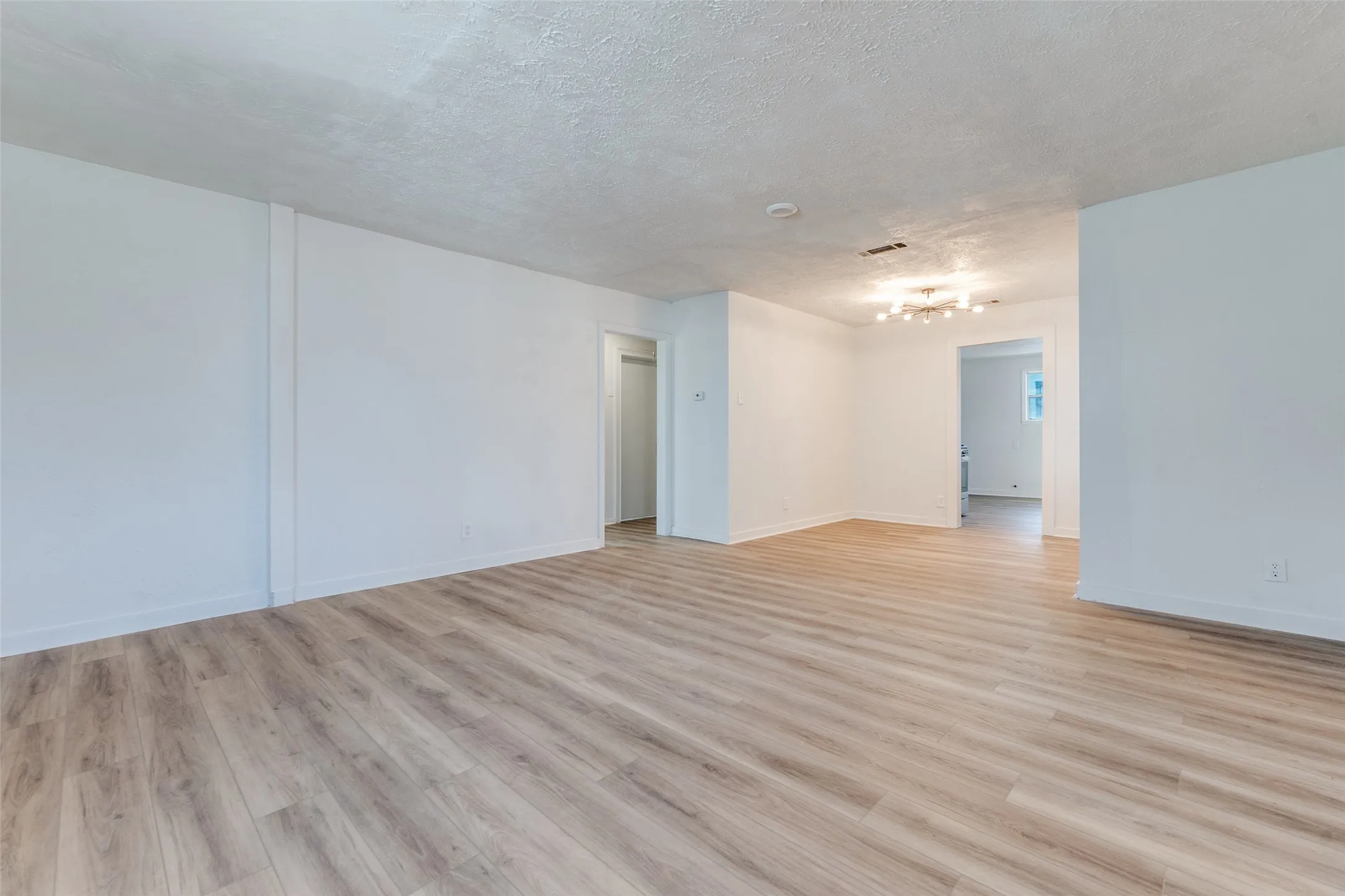 Single Family Residence For Sale in Dallas County , 3455 Kellogg Avenue, Dallas, Texas 75216, 4 Bedroom, 2 Bathroom, Garage spaces, 1,633 Sqft, built in 1950, mls#21404300, Real Estate Agent in Dallas, Homes For Sale in Dallas county, Homes For Sale in Dallas, Realtor in Dallas Texas, Real Estate Brokerage Independent Realty Texas, Luminita Cordes Realtor