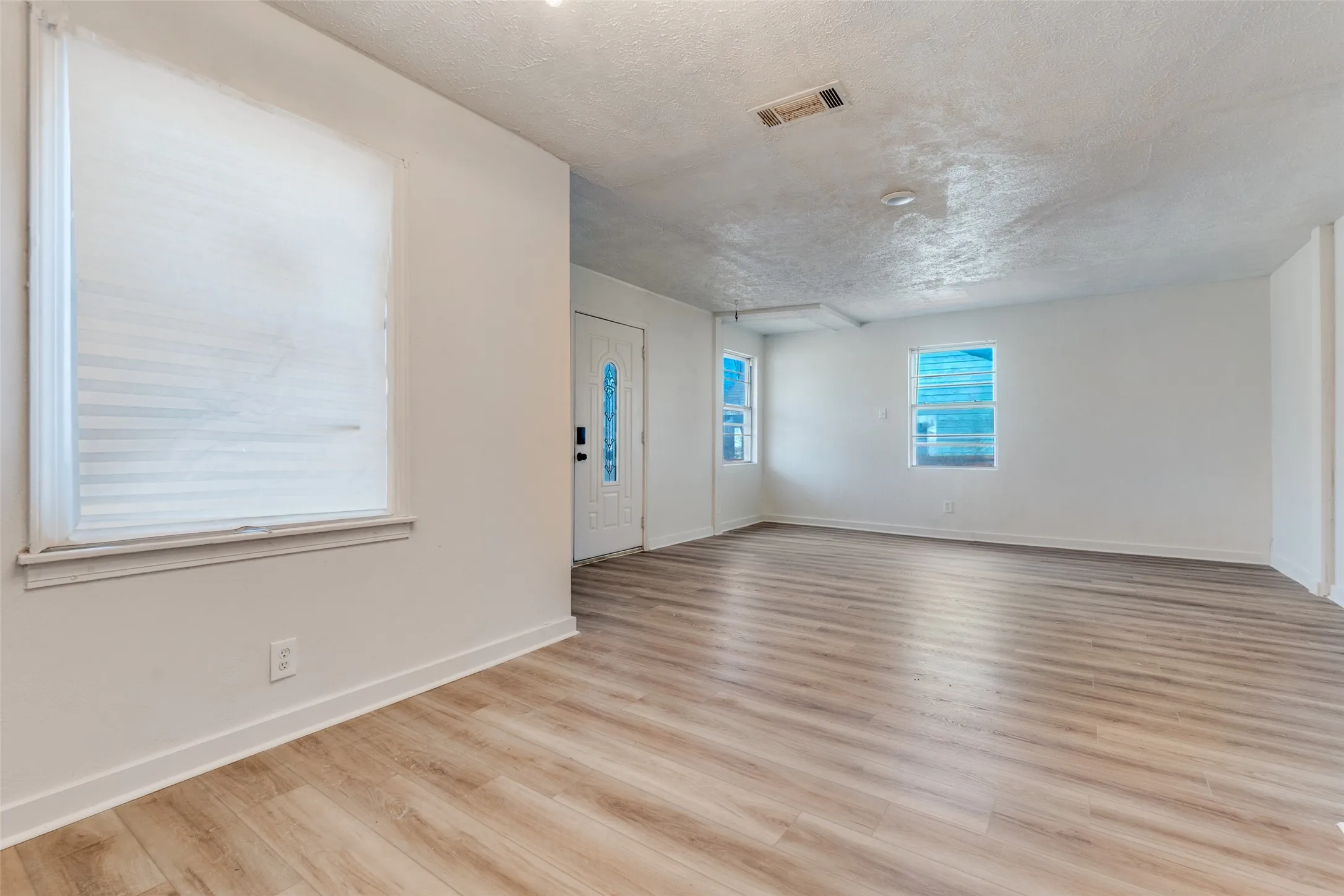 Single Family Residence For Sale in Dallas County , 3455 Kellogg Avenue, Dallas, Texas 75216, 4 Bedroom, 2 Bathroom, Garage spaces, 1,633 Sqft, built in 1950, mls#21404300, Real Estate Agent in Dallas, Homes For Sale in Dallas county, Homes For Sale in Dallas, Realtor in Dallas Texas, Real Estate Brokerage Independent Realty Texas, Luminita Cordes Realtor