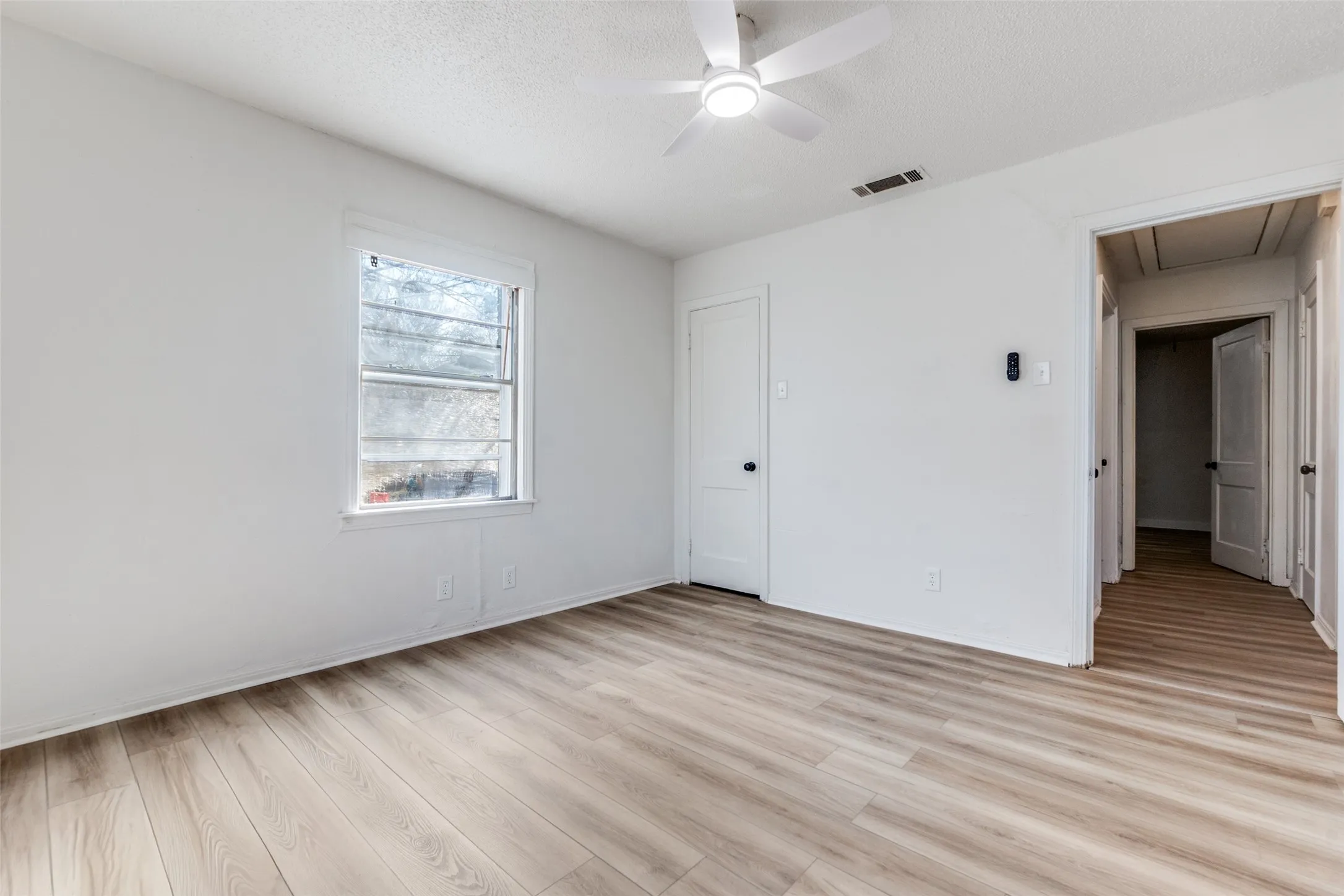 Single Family Residence For Sale in Dallas County , 3455 Kellogg Avenue, Dallas, Texas 75216, 4 Bedroom, 2 Bathroom, Garage spaces, 1,633 Sqft, built in 1950, mls#21404300, Real Estate Agent in Dallas, Homes For Sale in Dallas county, Homes For Sale in Dallas, Realtor in Dallas Texas, Real Estate Brokerage Independent Realty Texas, Luminita Cordes Realtor