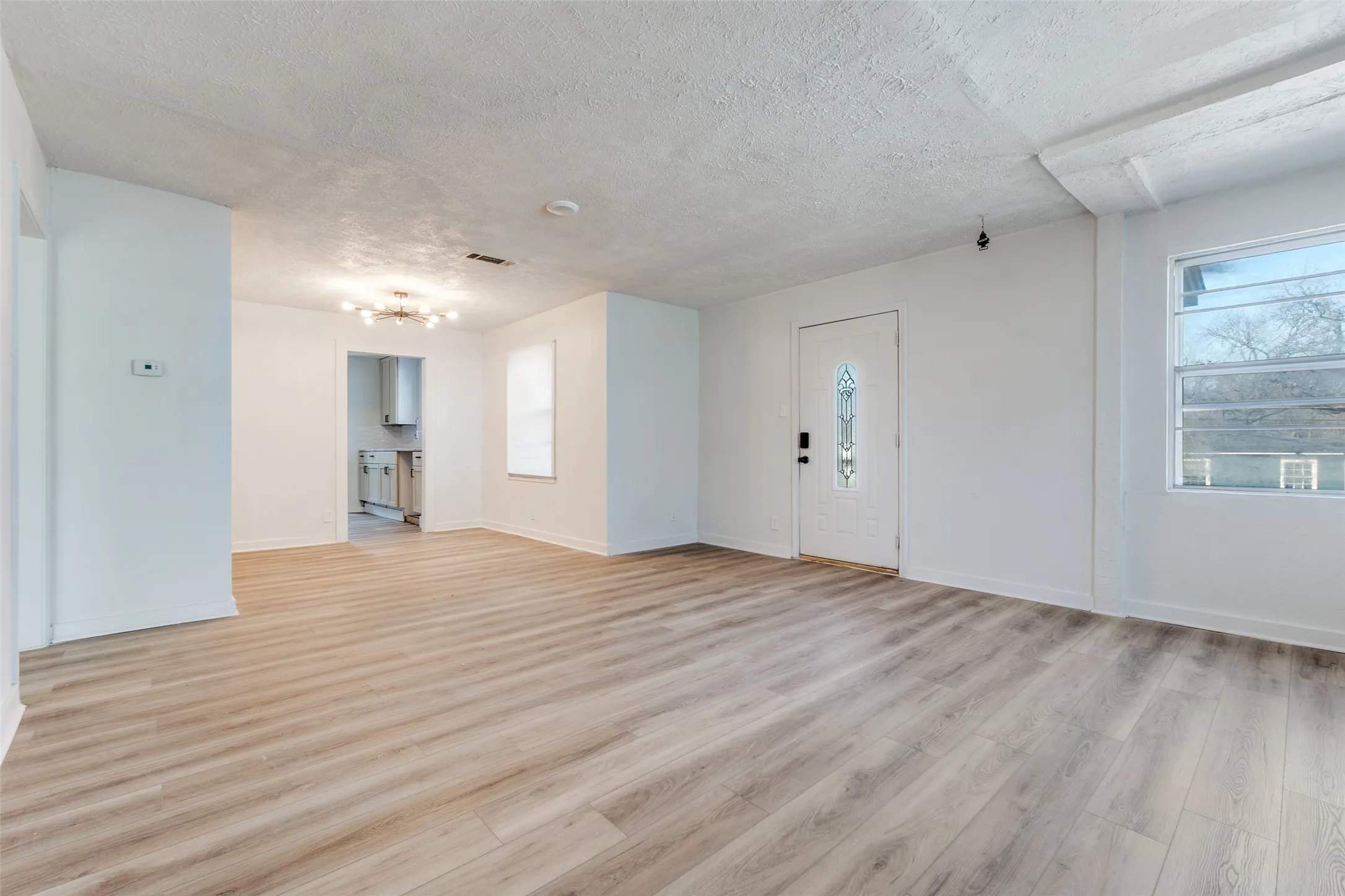 Single Family Residence For Sale in Dallas County , 3455 Kellogg Avenue, Dallas, Texas 75216, 4 Bedroom, 2 Bathroom, Garage spaces, 1,633 Sqft, built in 1950, mls#21404300, Real Estate Agent in Dallas, Homes For Sale in Dallas county, Homes For Sale in Dallas, Realtor in Dallas Texas, Real Estate Brokerage Independent Realty Texas, Luminita Cordes Realtor
