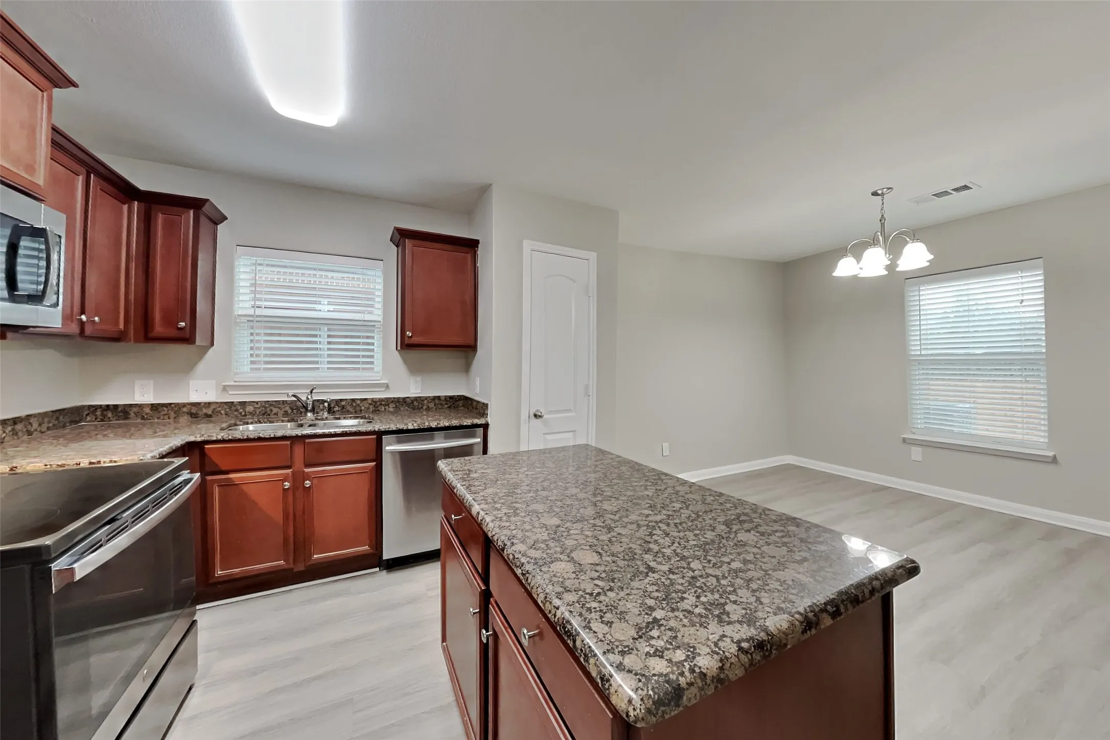 Single Family Residence For Rent in Tarrant County , 6237 Ryan Creek Road, Fort Worth, Texas 76179, 4 Bedroom, 2 Bathroom, 2 Garage spaces, 1,678 Sqft, built in 2015, mls#21404468, Real Estate Agent in Fort Worth, Homes For Rent in Tarrant county, Homes For Rent in Fort Worth, Realtor in Fort Worth Texas, Real Estate Brokerage Independent Realty Texas, Luminita Cordes Realtor