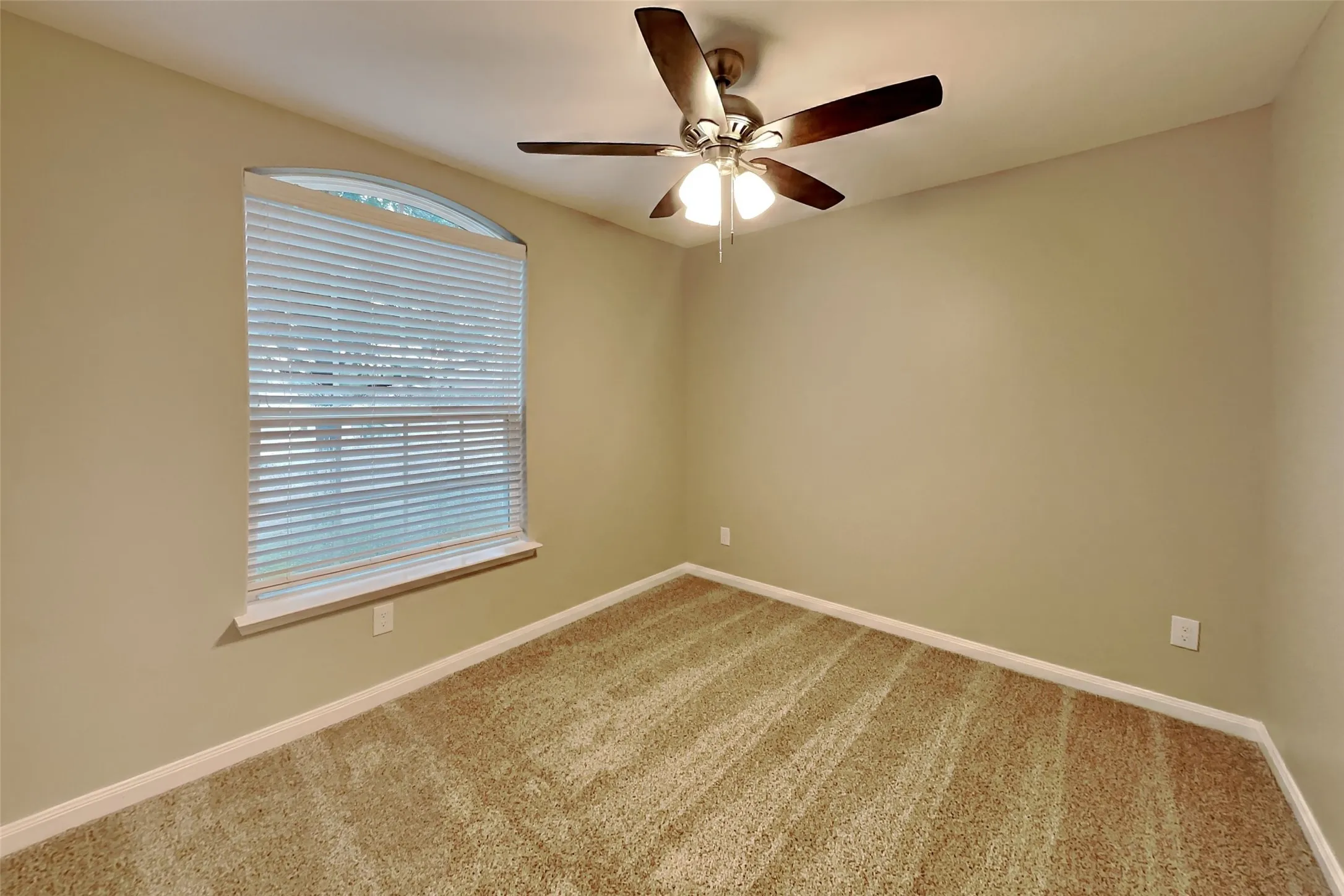 Single Family Residence For Rent in Tarrant County , 6237 Ryan Creek Road, Fort Worth, Texas 76179, 4 Bedroom, 2 Bathroom, 2 Garage spaces, 1,678 Sqft, built in 2015, mls#21404468, Real Estate Agent in Fort Worth, Homes For Rent in Tarrant county, Homes For Rent in Fort Worth, Realtor in Fort Worth Texas, Real Estate Brokerage Independent Realty Texas, Luminita Cordes Realtor