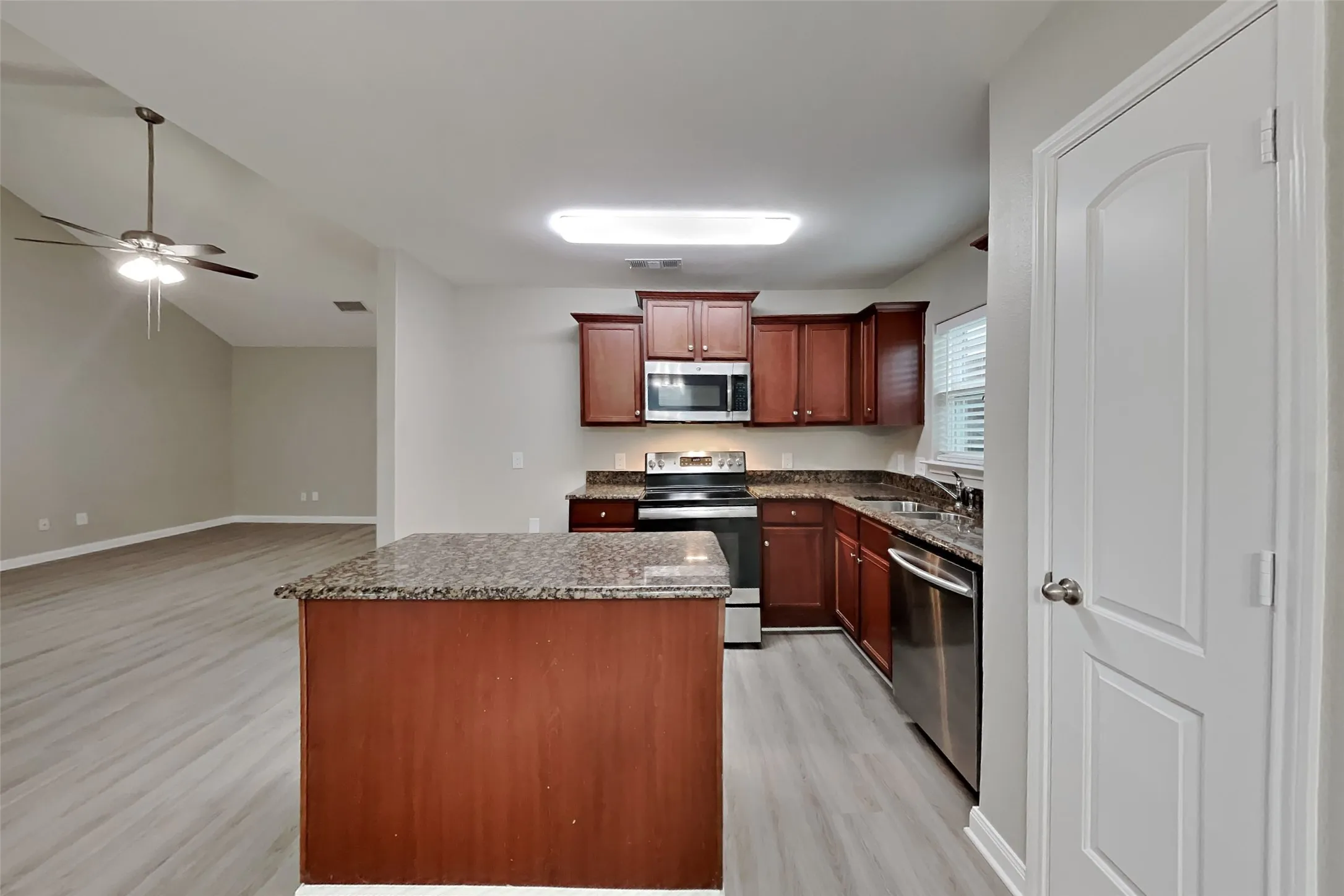 Single Family Residence For Rent in Tarrant County , 6237 Ryan Creek Road, Fort Worth, Texas 76179, 4 Bedroom, 2 Bathroom, 2 Garage spaces, 1,678 Sqft, built in 2015, mls#21404468, Real Estate Agent in Fort Worth, Homes For Rent in Tarrant county, Homes For Rent in Fort Worth, Realtor in Fort Worth Texas, Real Estate Brokerage Independent Realty Texas, Luminita Cordes Realtor