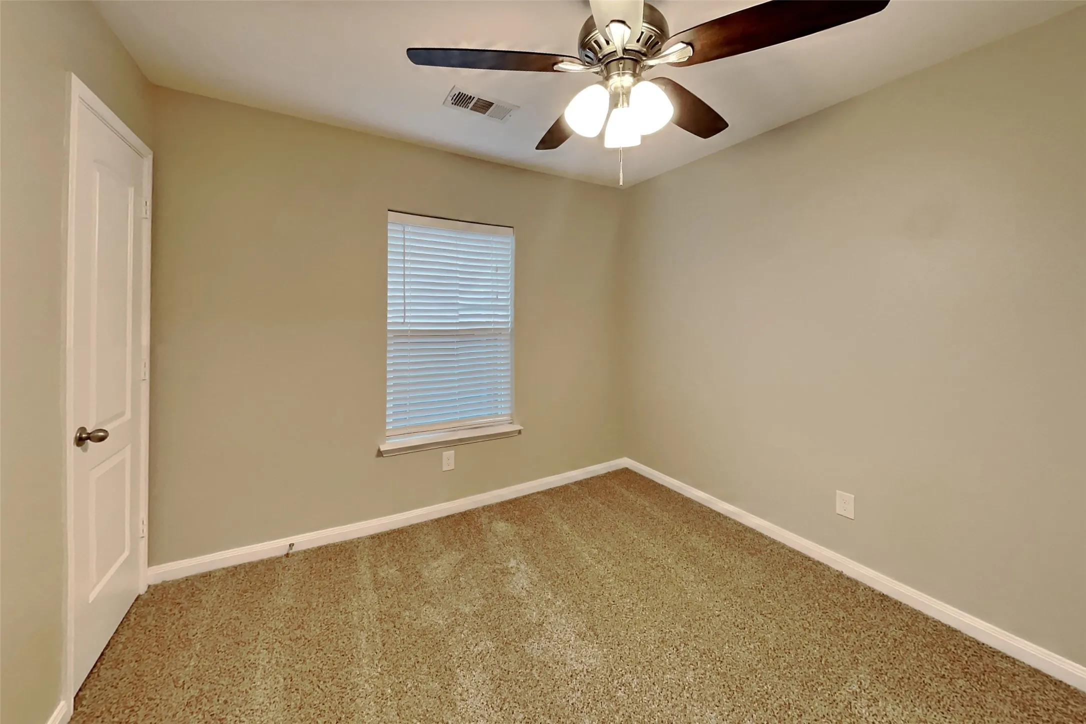 Single Family Residence For Rent in Tarrant County , 6237 Ryan Creek Road, Fort Worth, Texas 76179, 4 Bedroom, 2 Bathroom, 2 Garage spaces, 1,678 Sqft, built in 2015, mls#21404468, Real Estate Agent in Fort Worth, Homes For Rent in Tarrant county, Homes For Rent in Fort Worth, Realtor in Fort Worth Texas, Real Estate Brokerage Independent Realty Texas, Luminita Cordes Realtor