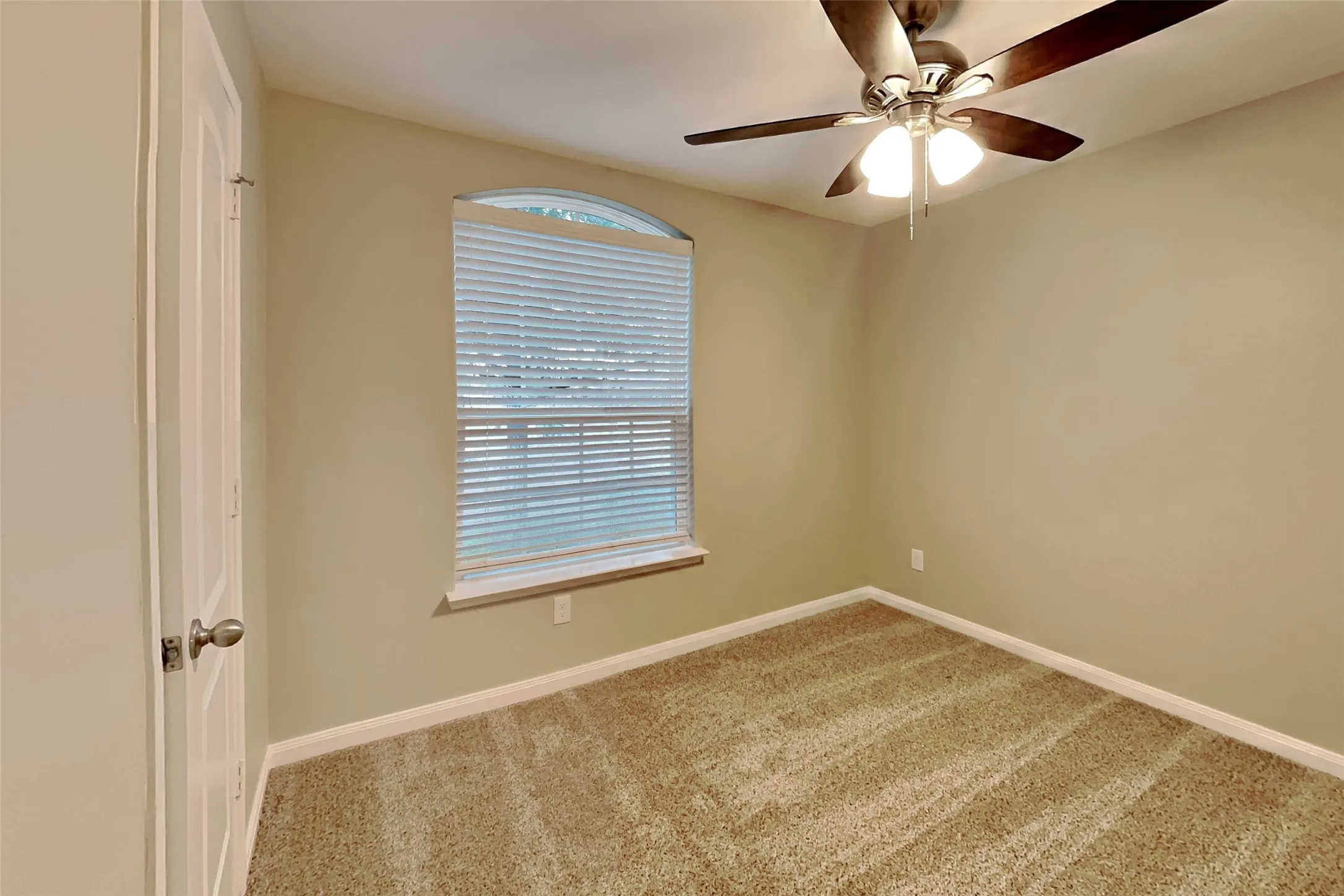 Single Family Residence For Rent in Tarrant County , 6237 Ryan Creek Road, Fort Worth, Texas 76179, 4 Bedroom, 2 Bathroom, 2 Garage spaces, 1,678 Sqft, built in 2015, mls#21404468, Real Estate Agent in Fort Worth, Homes For Rent in Tarrant county, Homes For Rent in Fort Worth, Realtor in Fort Worth Texas, Real Estate Brokerage Independent Realty Texas, Luminita Cordes Realtor