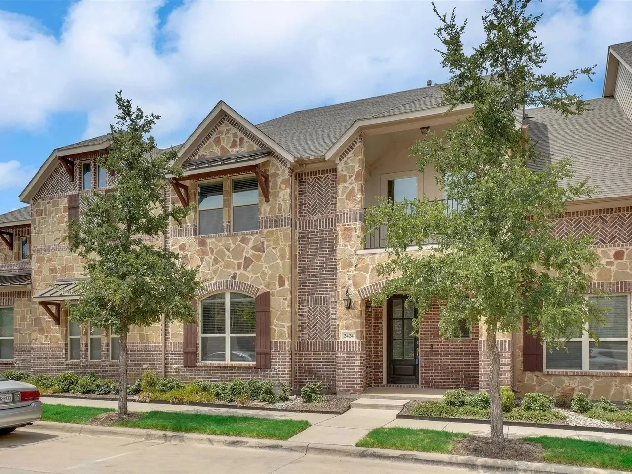 Townhouse For Sale in Denton County , 2424 Belvedere Lane, Flower Mound, Texas 75028, 3 Bedroom, 3 Bathroom, 2 Garage spaces, 2,322 Sqft, built in 2018, mls#21404473, Real Estate Agent in Flower Mound, Homes For Sale in Denton county, Homes For Sale in Flower Mound, Realtor in Flower Mound Texas, Real Estate Brokerage Independent Realty Texas, Luminita Cordes Realtor