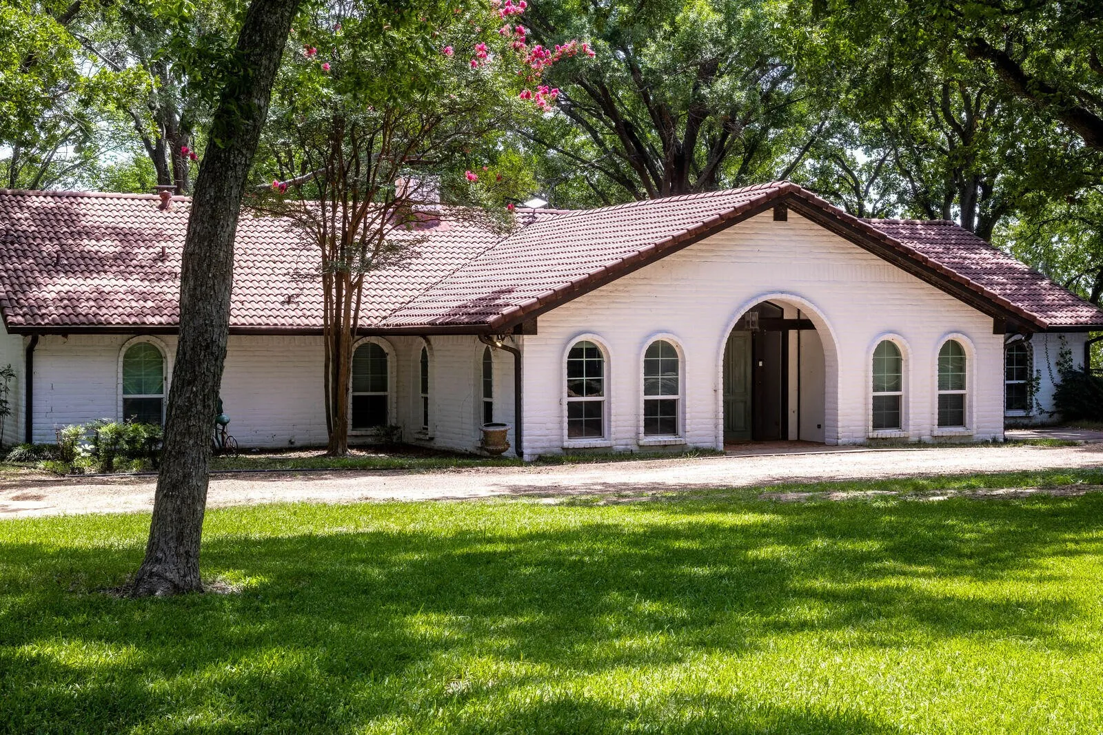 Single Family Residence For Sale in Henderson County , 6851 Double Bridge Road, Mabank, Texas 75156, 4 Bedroom, 3 Bathroom, Garage spaces, 3,073 Sqft, built in 1979, mls#21404470, Real Estate Agent in Mabank, Homes For Sale in Henderson county, Homes For Sale in Mabank, Realtor in Mabank Texas, Real Estate Brokerage Independent Realty Texas, Luminita Cordes Realtor