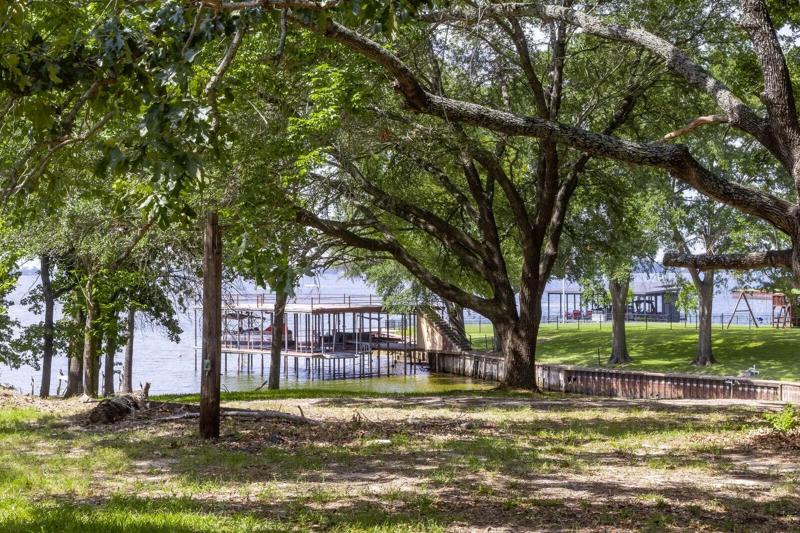 Single Family Residence For Sale in Henderson County , 6851 Double Bridge Road, Mabank, Texas 75156, 4 Bedroom, 3 Bathroom, Garage spaces, 3,073 Sqft, built in 1979, mls#21404470, Real Estate Agent in Mabank, Homes For Sale in Henderson county, Homes For Sale in Mabank, Realtor in Mabank Texas, Real Estate Brokerage Independent Realty Texas, Luminita Cordes Realtor