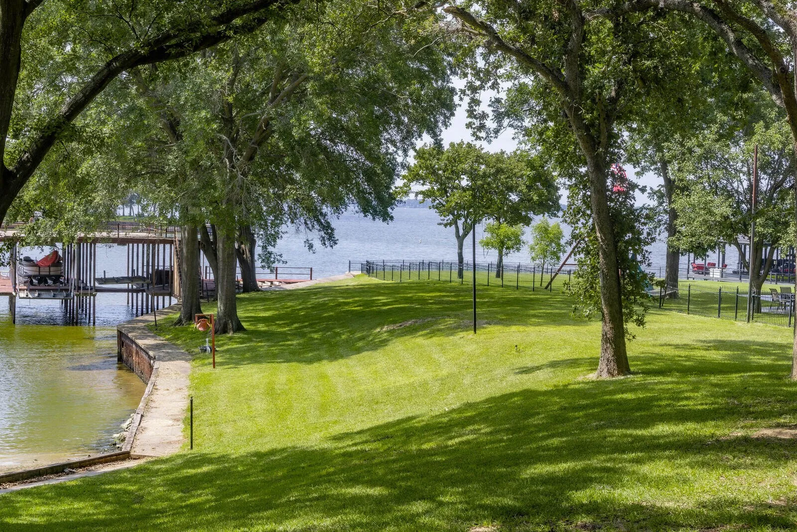 Single Family Residence For Sale in Henderson County , 6851 Double Bridge Road, Mabank, Texas 75156, 4 Bedroom, 3 Bathroom, Garage spaces, 3,073 Sqft, built in 1979, mls#21404470, Real Estate Agent in Mabank, Homes For Sale in Henderson county, Homes For Sale in Mabank, Realtor in Mabank Texas, Real Estate Brokerage Independent Realty Texas, Luminita Cordes Realtor