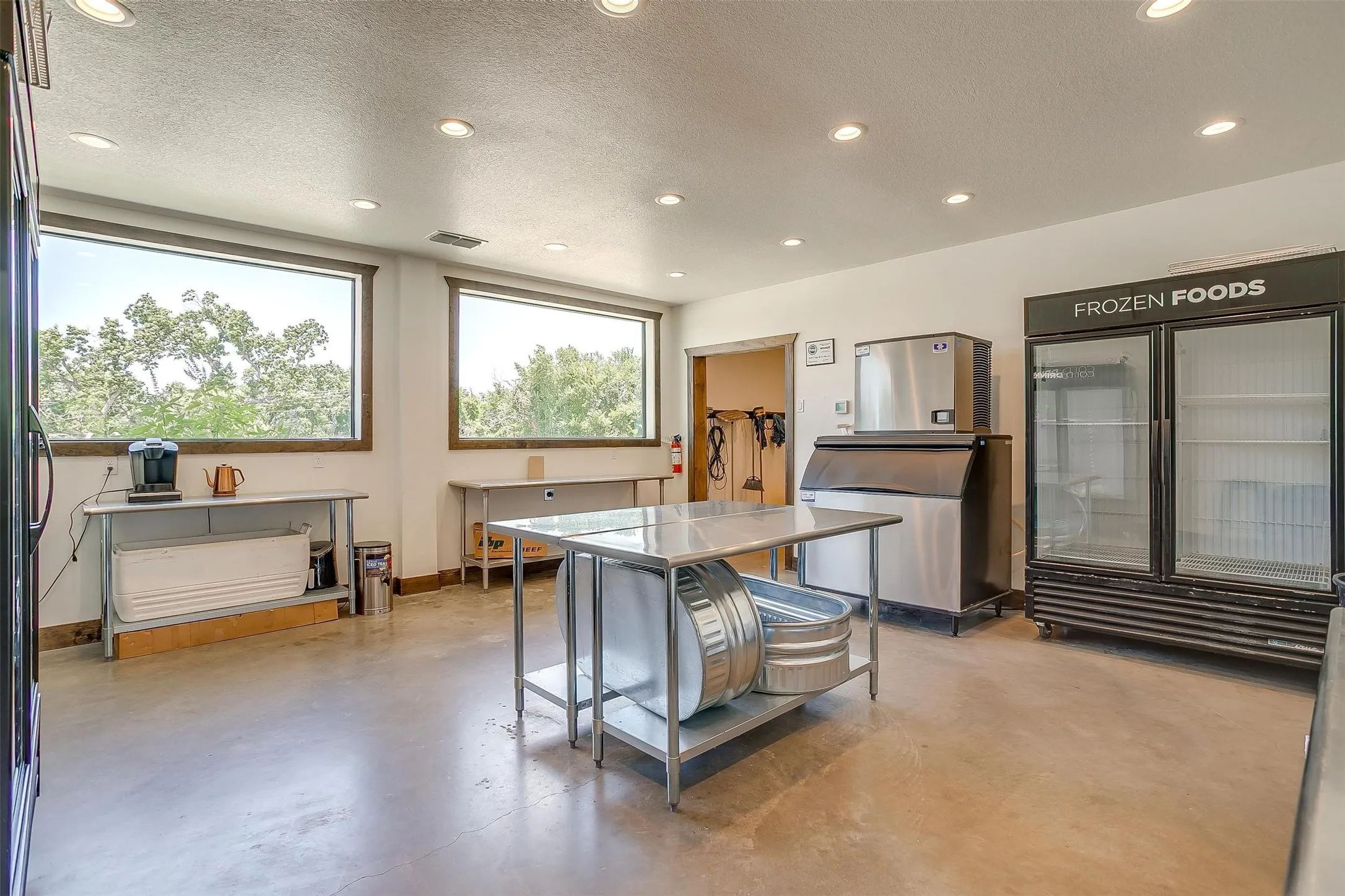 Catering kitchen with commercial fridge, freezer, 1000 lb ice machine