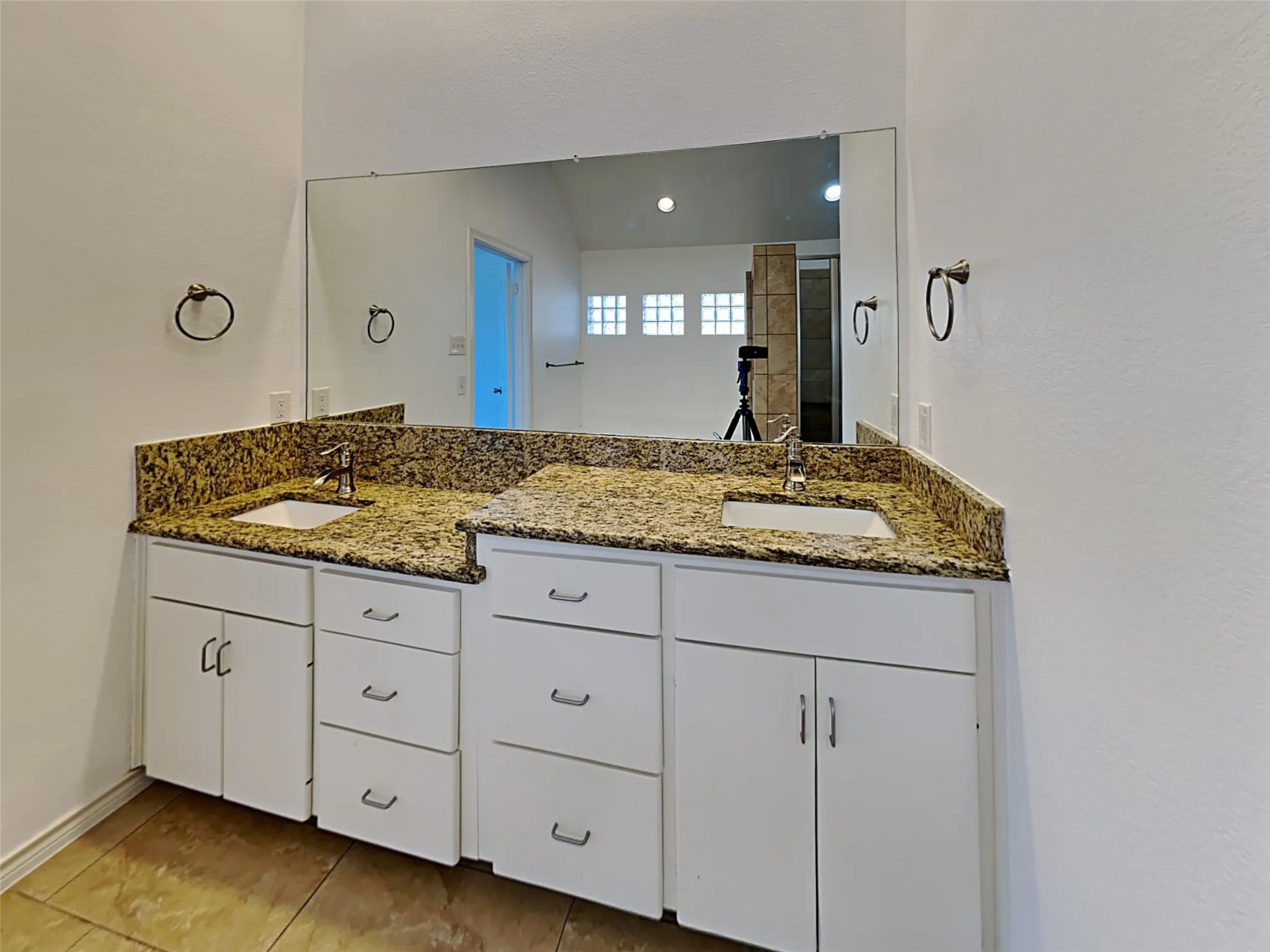 Single Family Residence For Rent in Rockwall County , 4322 Duck Pond Lane, Rowlett, Texas 75088, 4 Bedroom, 3 Bathroom, 2 Garage spaces, 2,089 Sqft, built in 1991, mls#21403898, Real Estate Agent in Rowlett, Homes For Rent in Rockwall county, Homes For Rent in Rowlett, Realtor in Rowlett Texas, Real Estate Brokerage Independent Realty Texas, Luminita Cordes Realtor