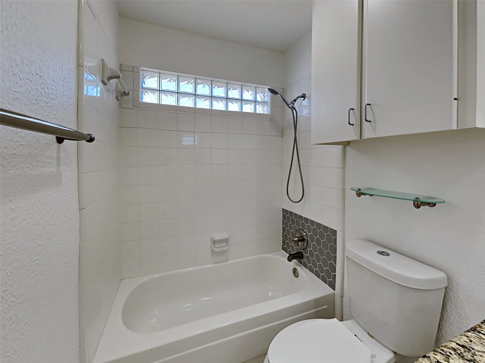 Single Family Residence For Rent in Rockwall County , 4322 Duck Pond Lane, Rowlett, Texas 75088, 4 Bedroom, 3 Bathroom, 2 Garage spaces, 2,089 Sqft, built in 1991, mls#21403898, Real Estate Agent in Rowlett, Homes For Rent in Rockwall county, Homes For Rent in Rowlett, Realtor in Rowlett Texas, Real Estate Brokerage Independent Realty Texas, Luminita Cordes Realtor